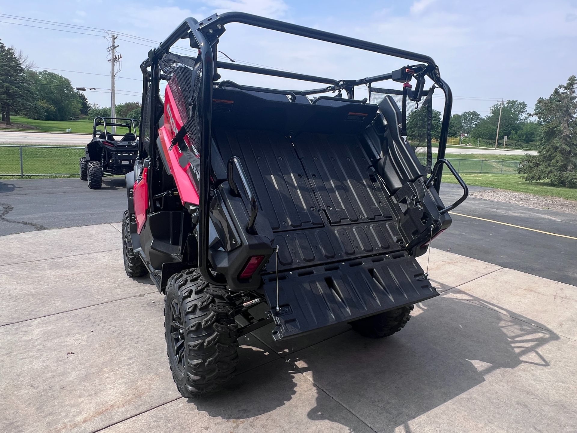 2024 Honda Pioneer 1000-5 Deluxe in Kaukauna, Wisconsin - Photo 13