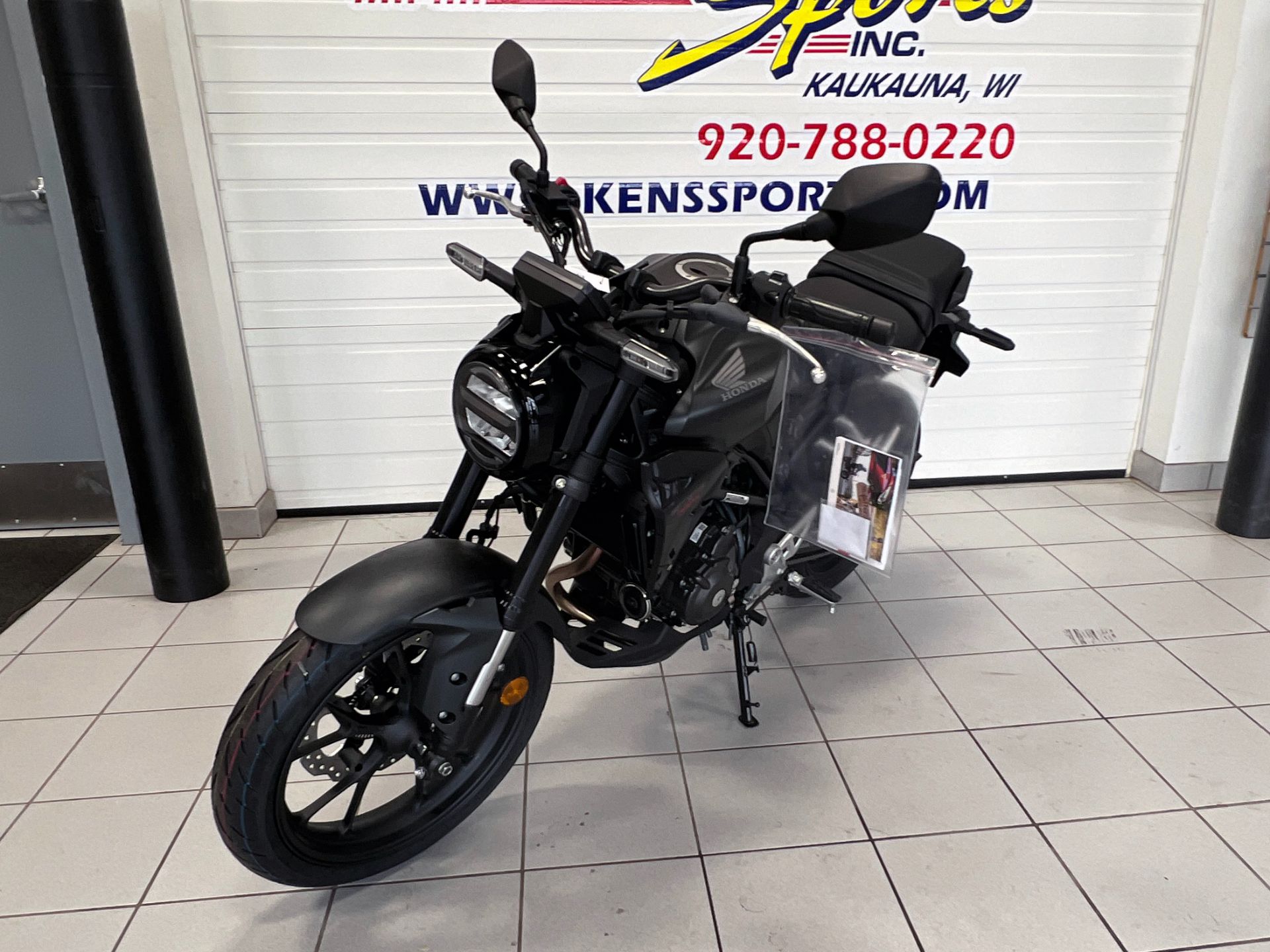 2023 Honda CB300R ABS in Kaukauna, Wisconsin - Photo 2