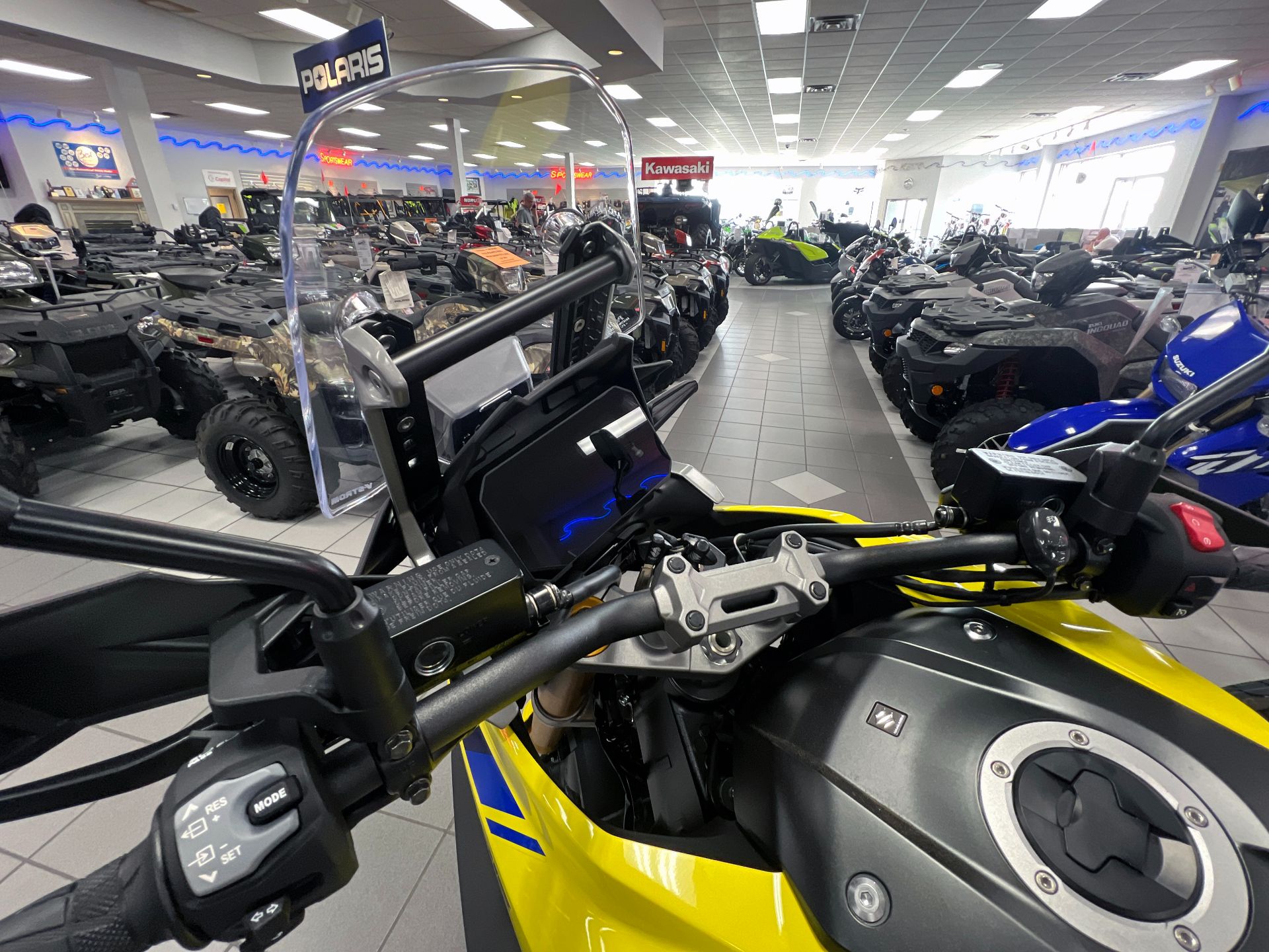 2023 Suzuki V-Strom 1050DE Adventure in Kaukauna, Wisconsin - Photo 8