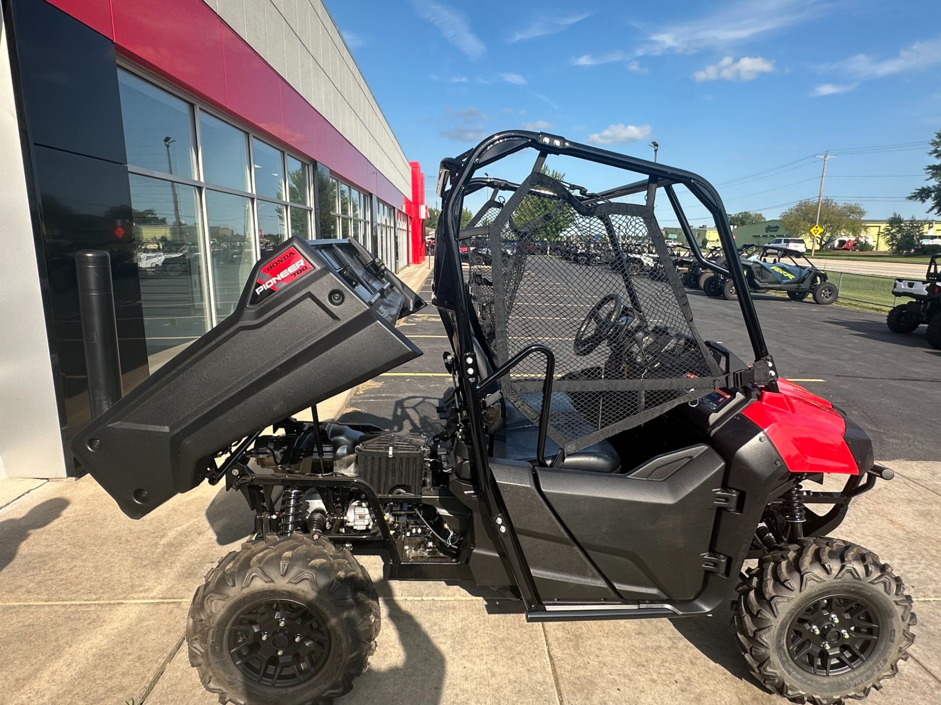 2025 Honda Pioneer 700 Deluxe in Kaukauna, Wisconsin - Photo 10