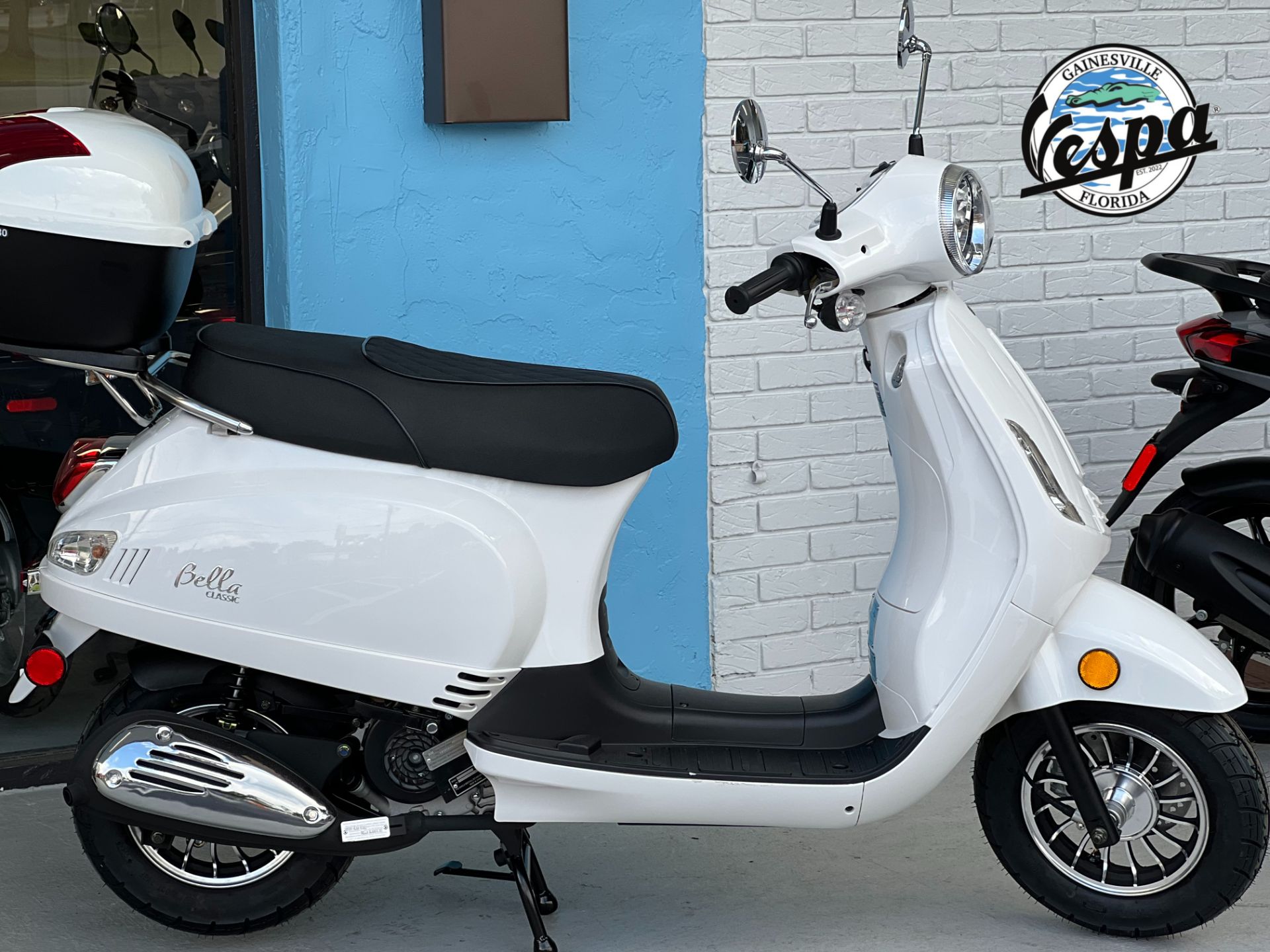 Foresee Arkæologi myg New 2022 Chicago Scooter Company Bella Classic 50, Gainesville FL | Specs,  Price, Photos | White CHI3757