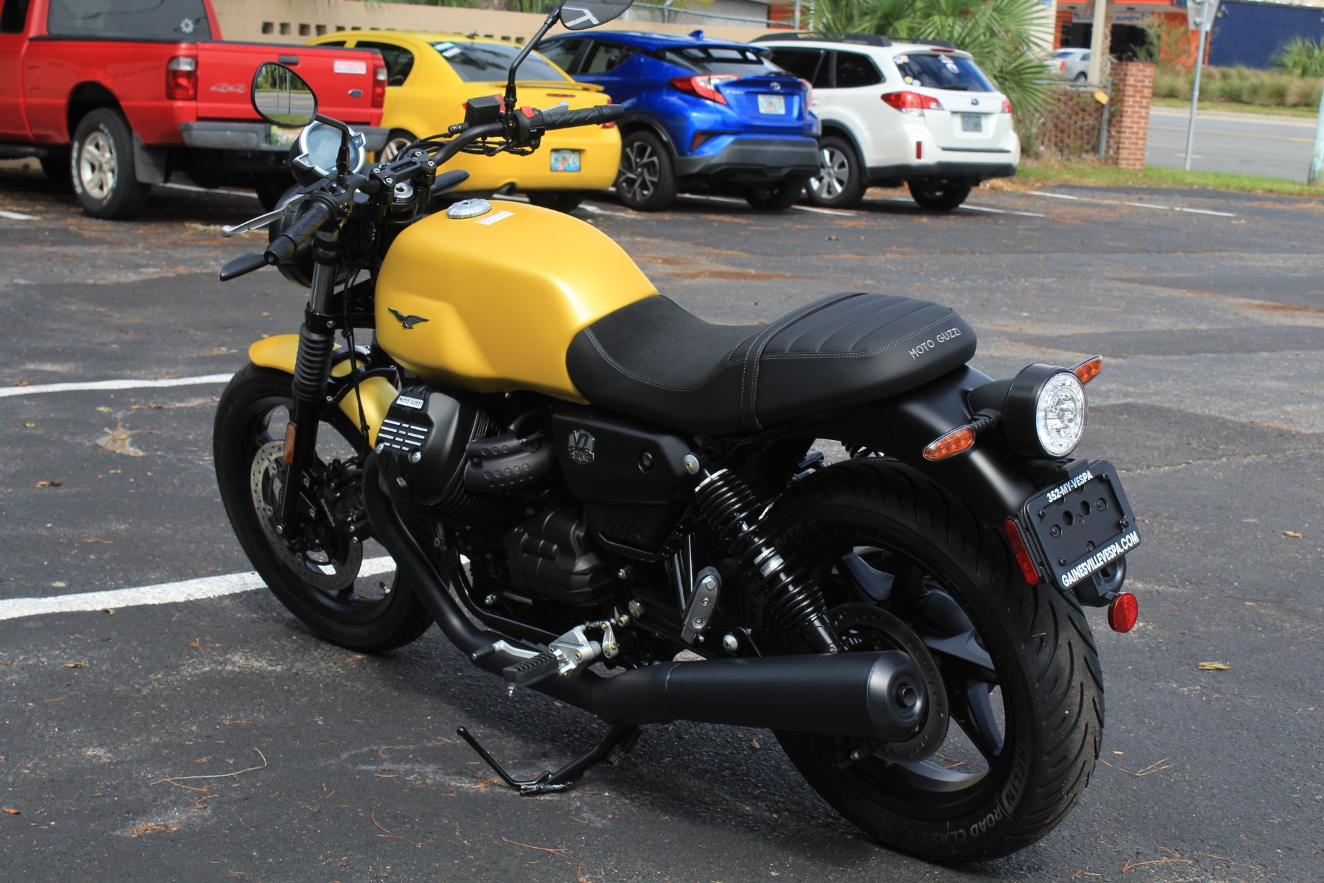 2023 Moto Guzzi V7 Stone in Gainesville, Florida - Photo 3