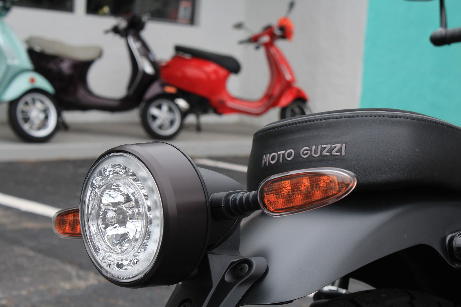 2023 Moto Guzzi V9 Bobber Special Edition in Gainesville, Florida - Photo 11