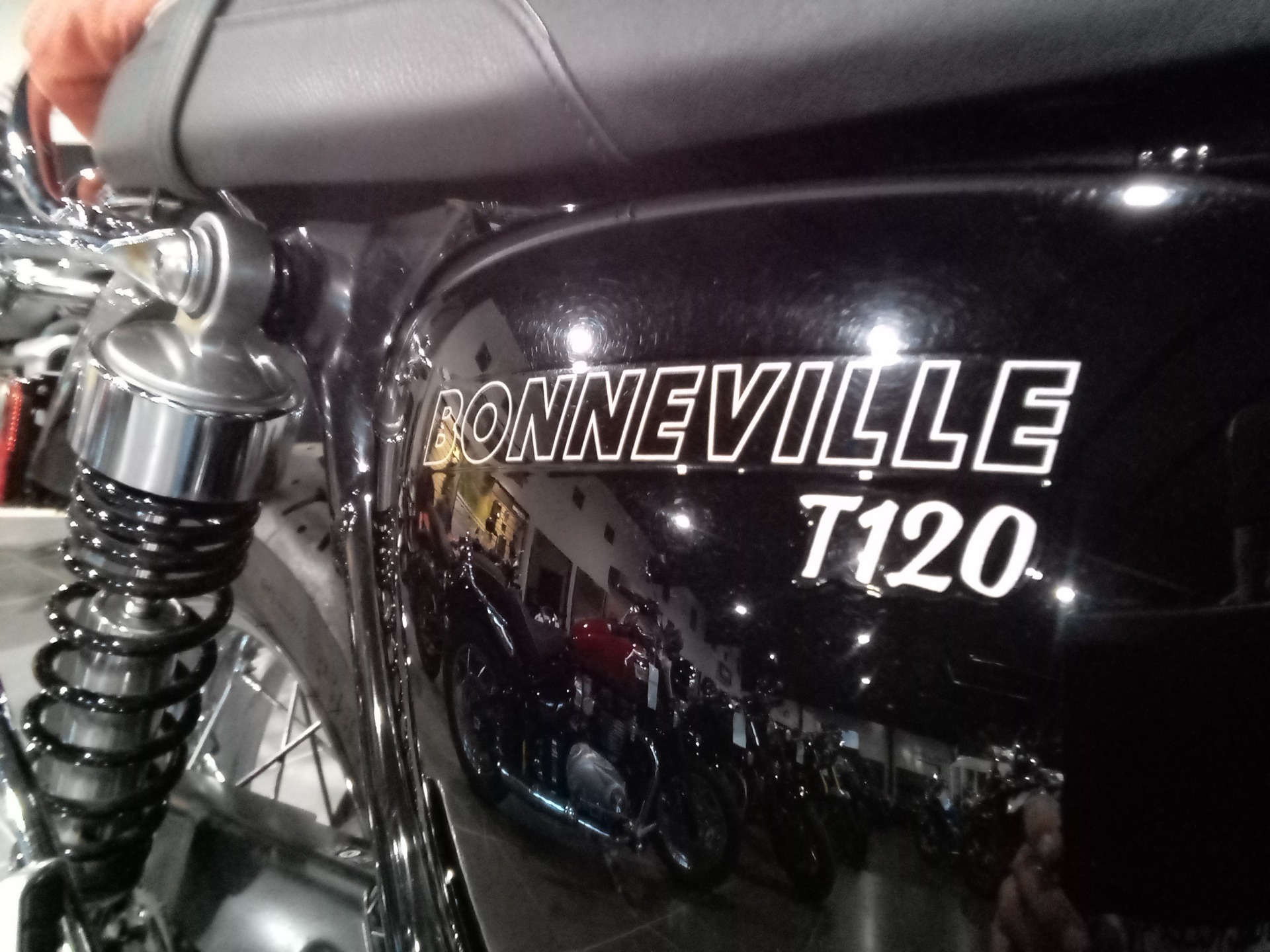 2020 Triumph BONNEVILLE T120 in Mooresville, North Carolina - Photo 6