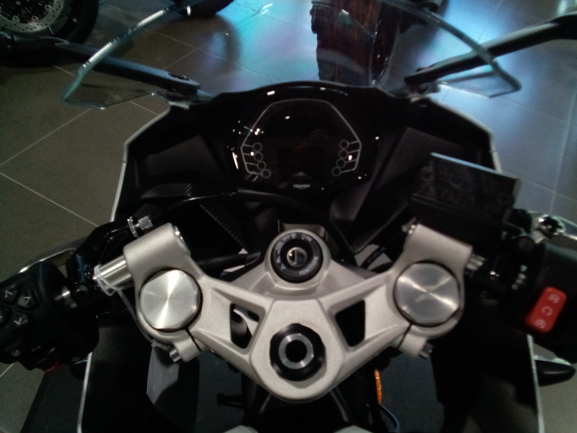 2025 Triumph Daytona 660 in Mooresville, North Carolina - Photo 9