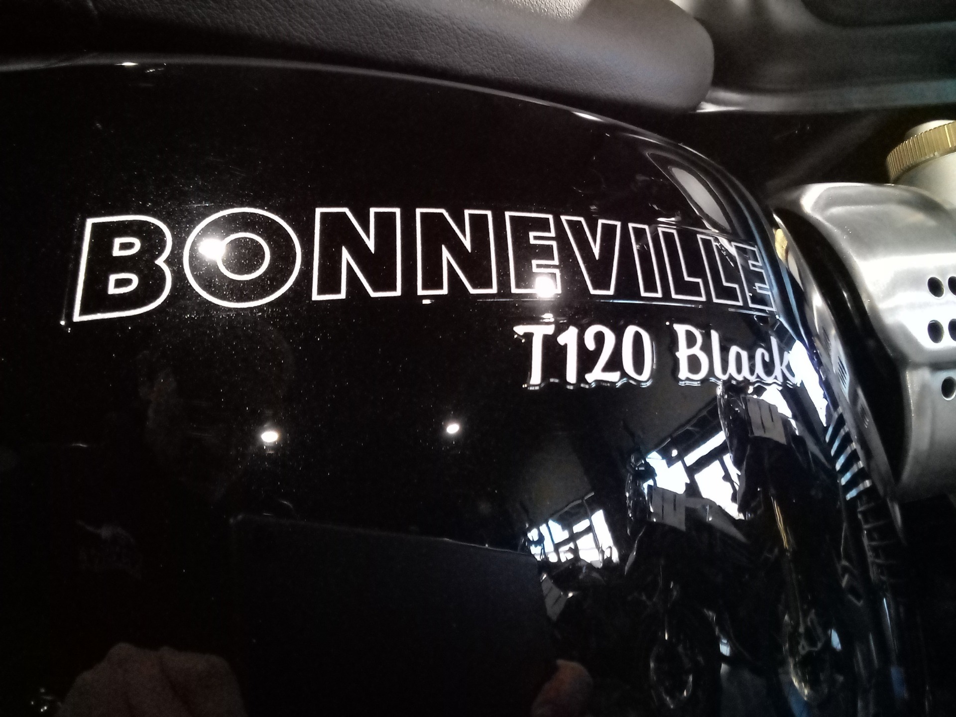2023 Triumph Bonneville T120 Black in Mooresville, North Carolina - Photo 6