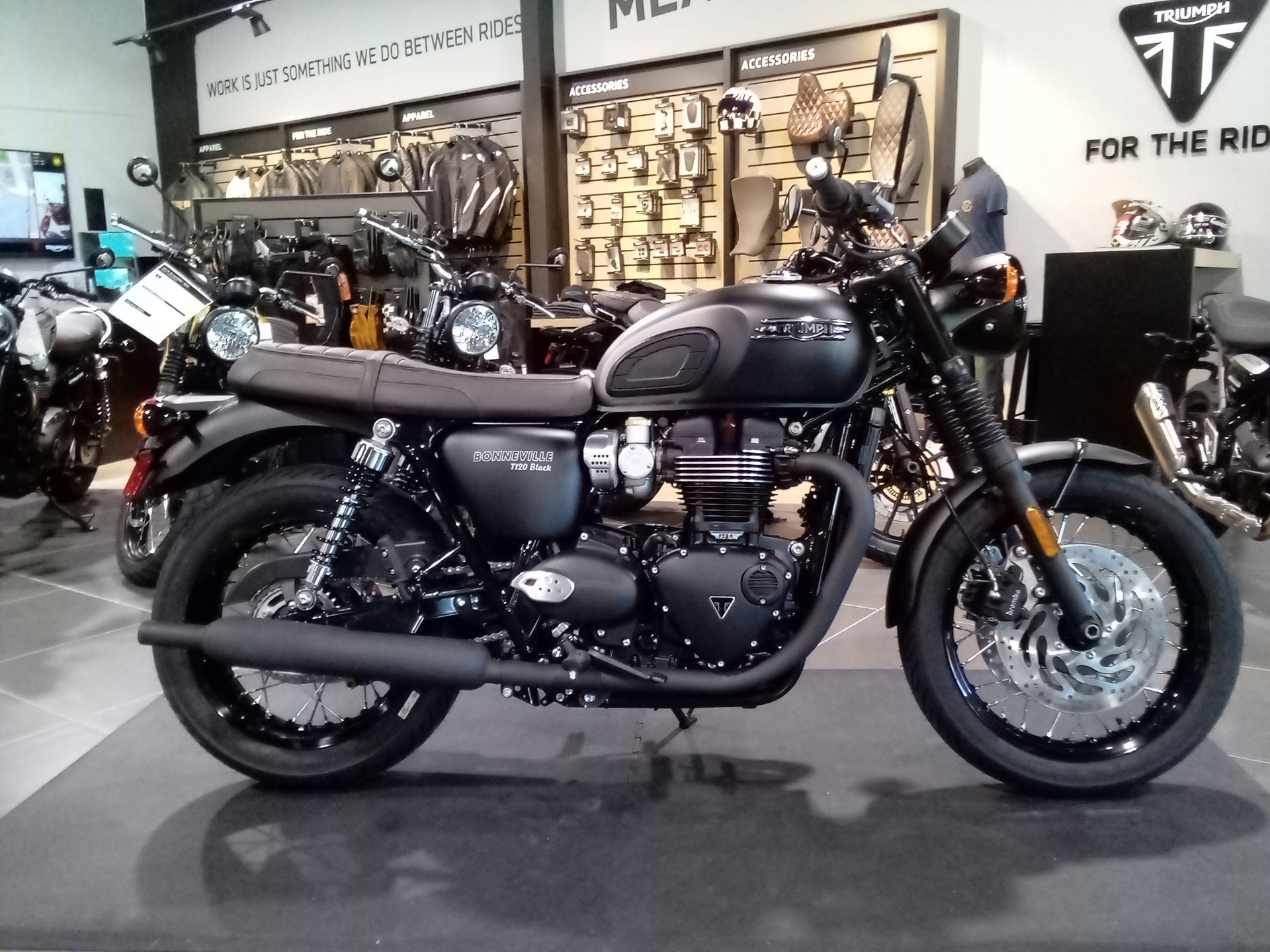 2024 Triumph Bonneville T120 Black in Mooresville, North Carolina - Photo 1