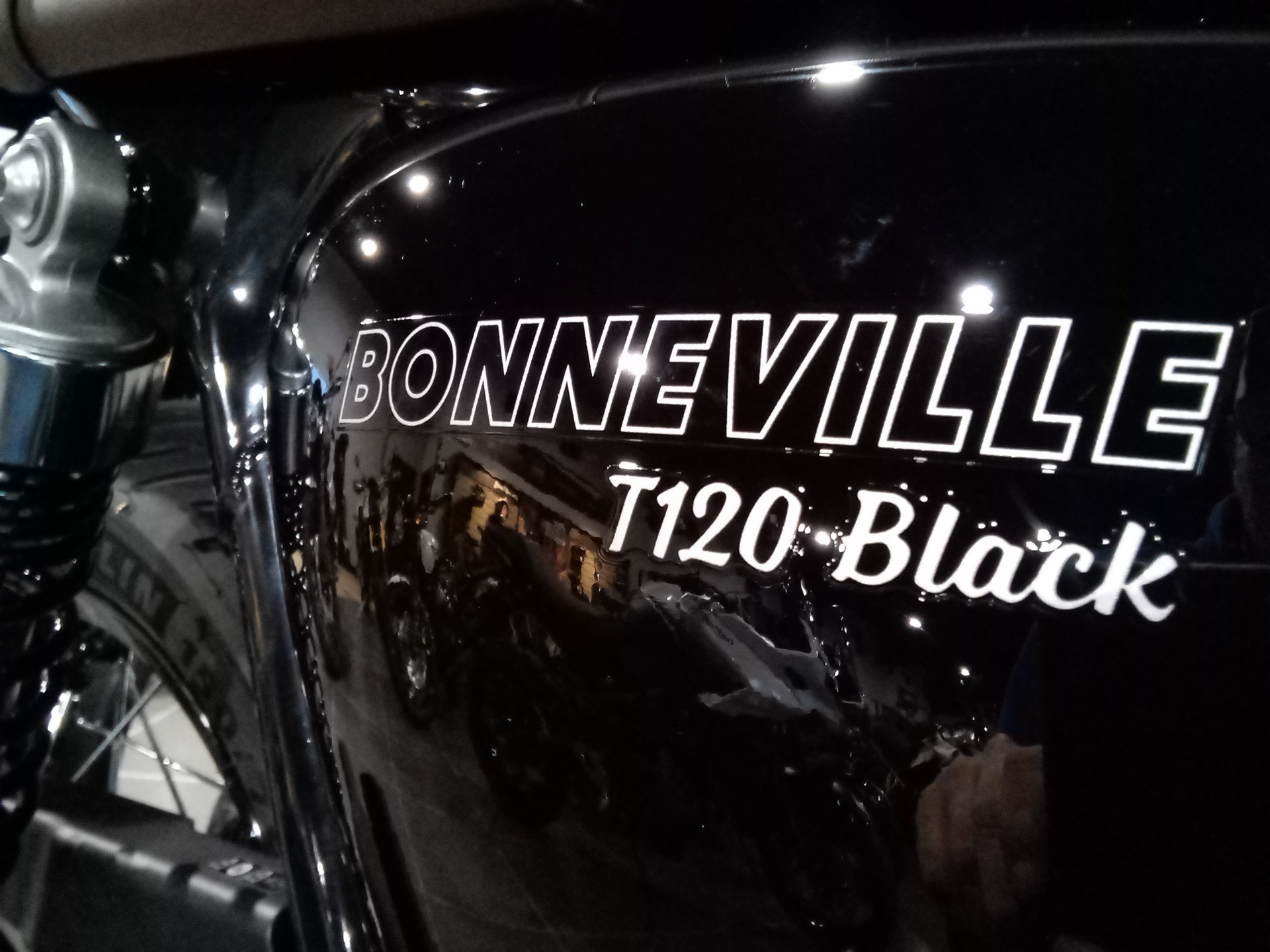 2024 Triumph Bonneville T120 Black in Mooresville, North Carolina - Photo 6