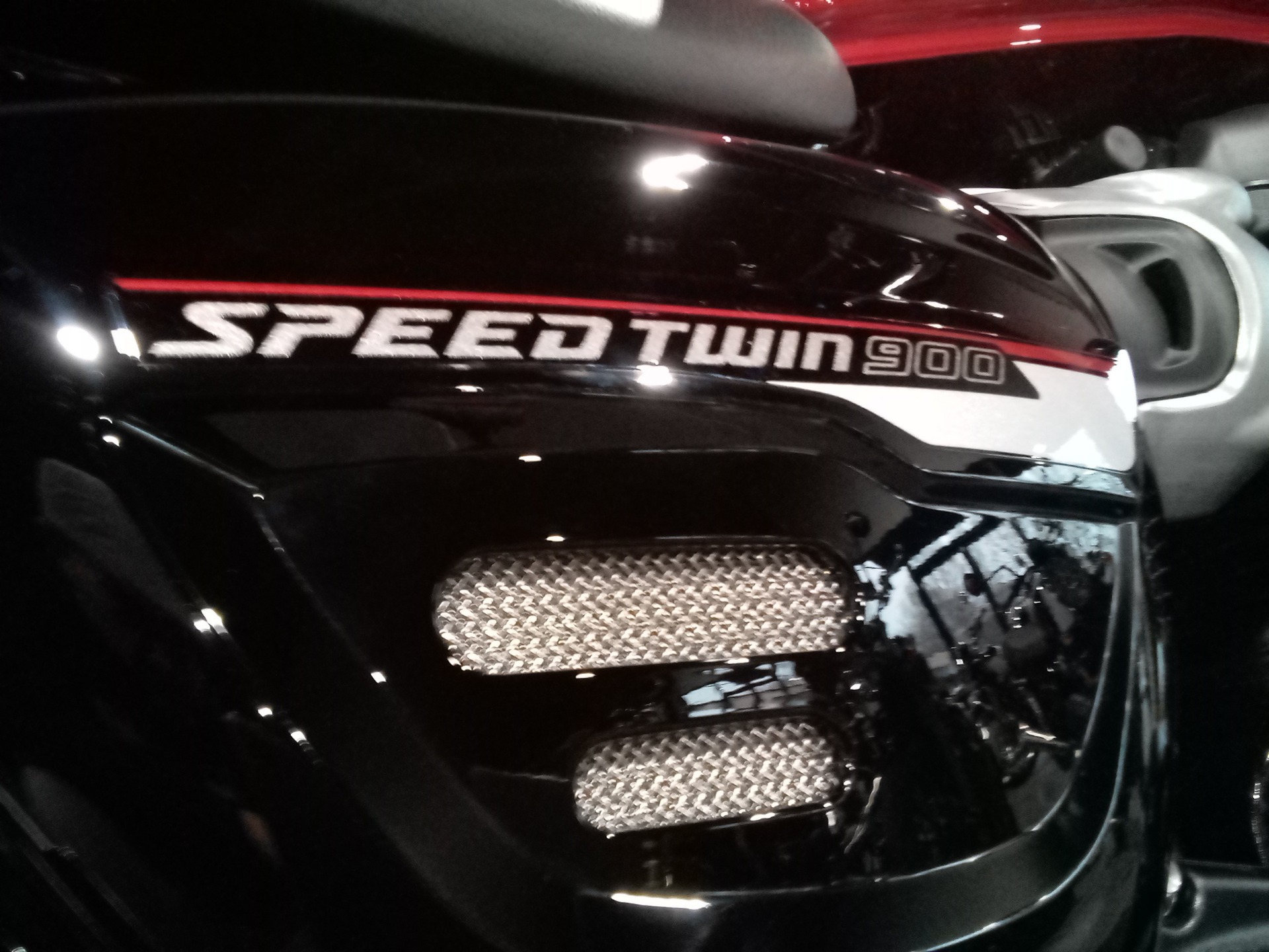 2023 Triumph Speed Twin 900 Chrome Edition in Mooresville, North Carolina - Photo 8