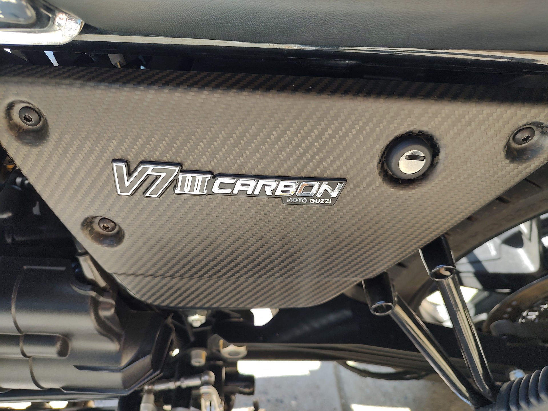2018 Moto Guzzi V7 III Carbon Shine in Mooresville, North Carolina - Photo 6