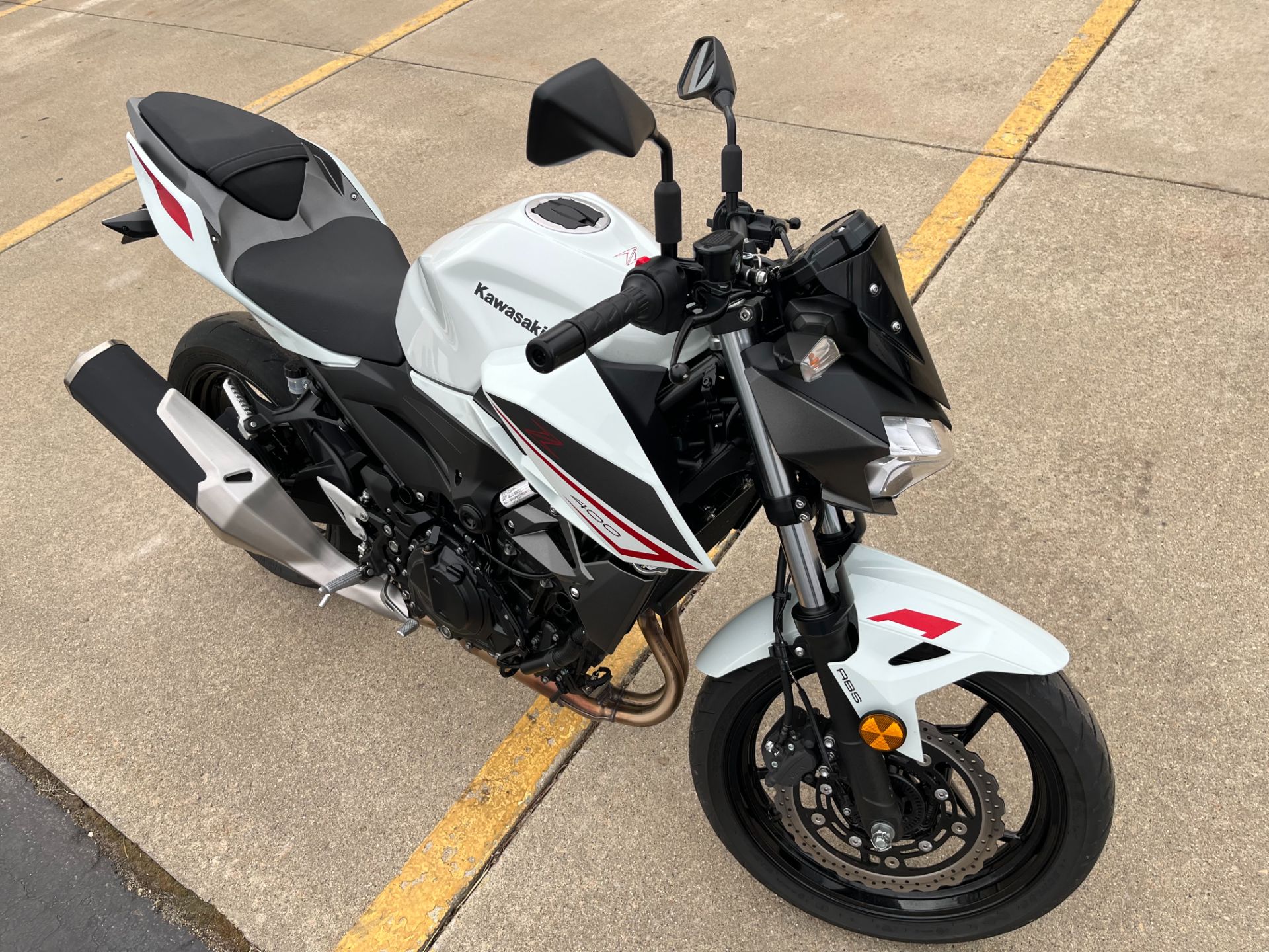 2022 Kawasaki Z400 ABS in Freeport, Illinois - Photo 2