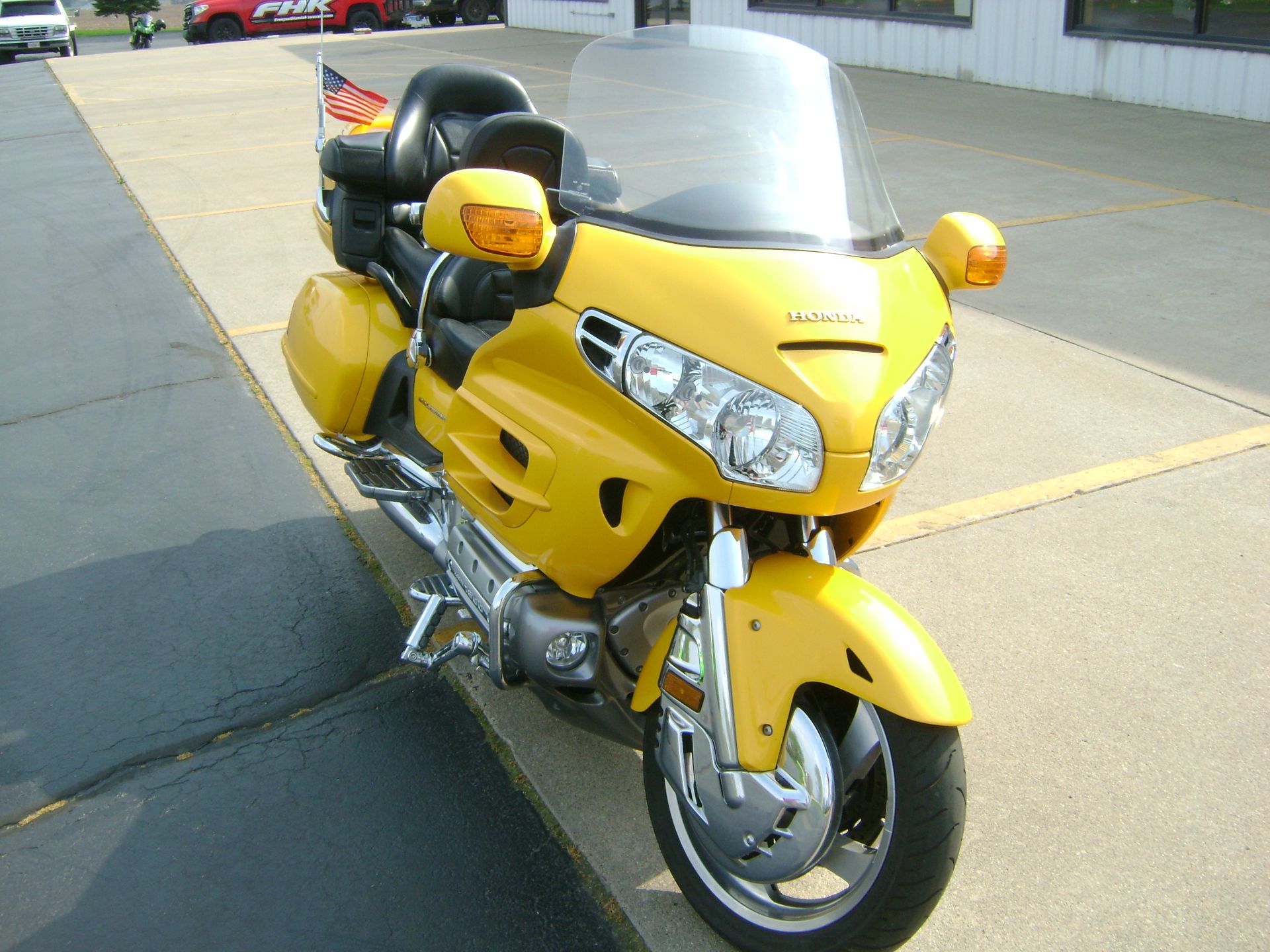 2001 Honda GOLD WING 1800 in Freeport, Illinois - Photo 2