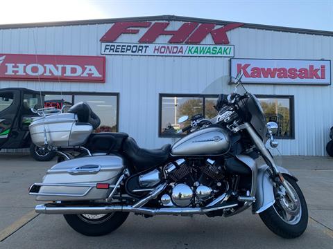 2005 YAMAHA ROYAL STAR 1300 VENTURE in Freeport, Illinois