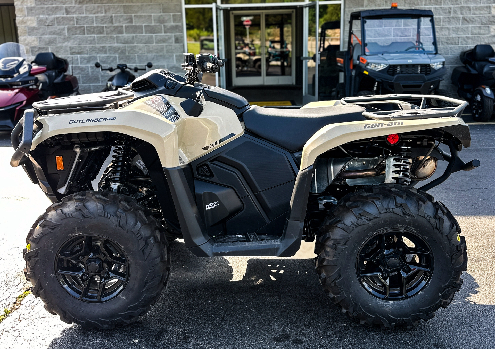 2024 Can-Am Outlander PRO XU HD7 in Festus, Missouri - Photo 1