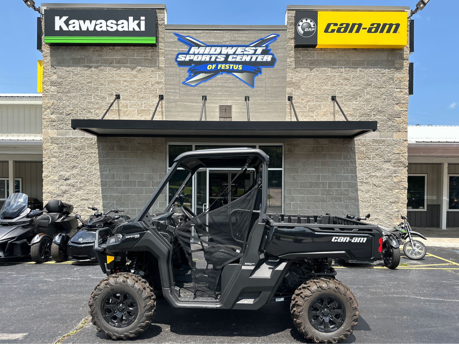 2024 Can-Am Defender XT HD10 in Festus, Missouri - Photo 1