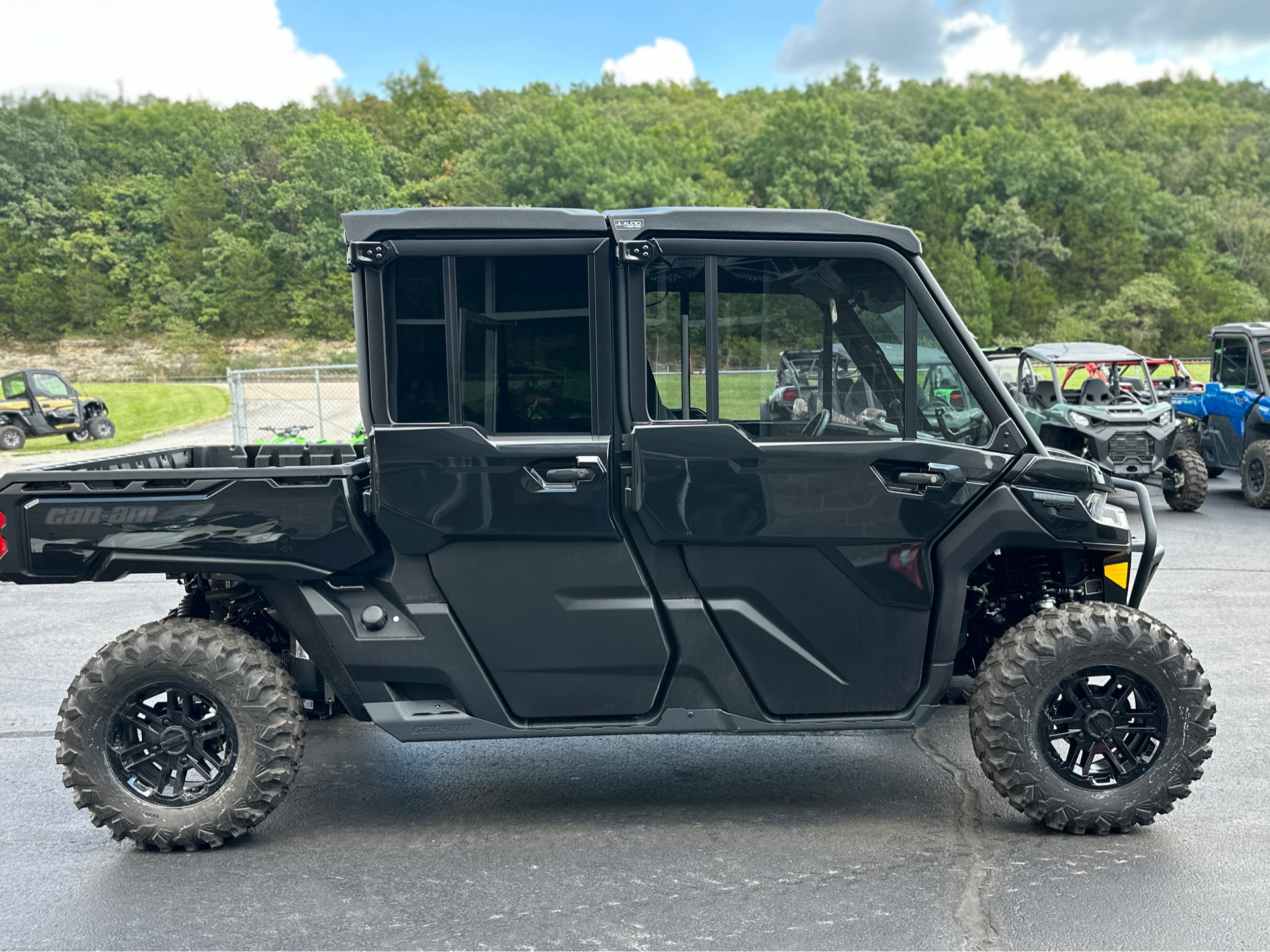 2025 Can-Am Defender MAX Lone Star CAB in Festus, Missouri - Photo 6