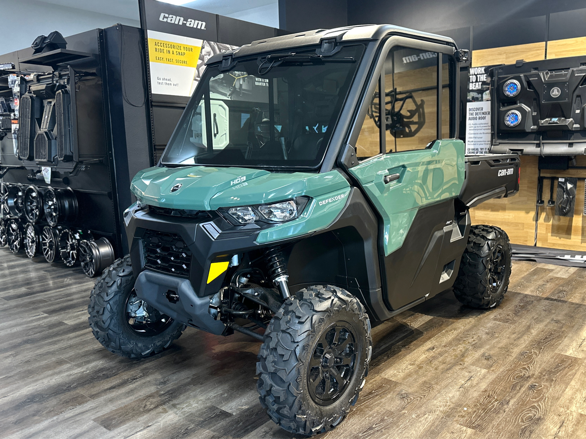 2025 Can-Am DEFENDER DPS CAB HD9 in Farmington, Missouri - Photo 5