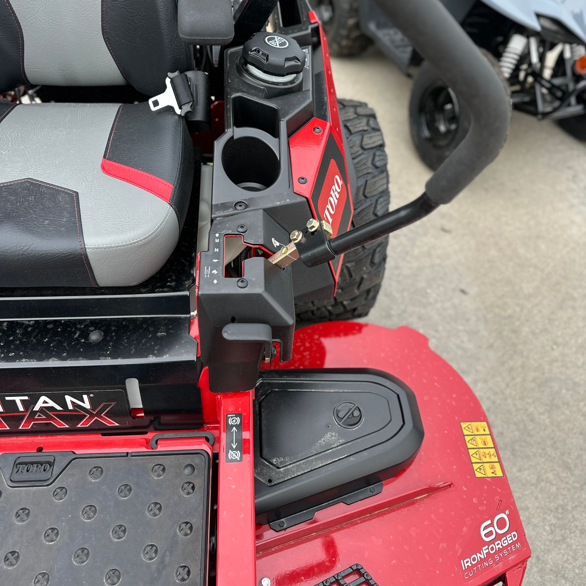 2023 Toro TITAN MAX 60 in. Kohler 26 hp in Farmington, Missouri - Photo 11