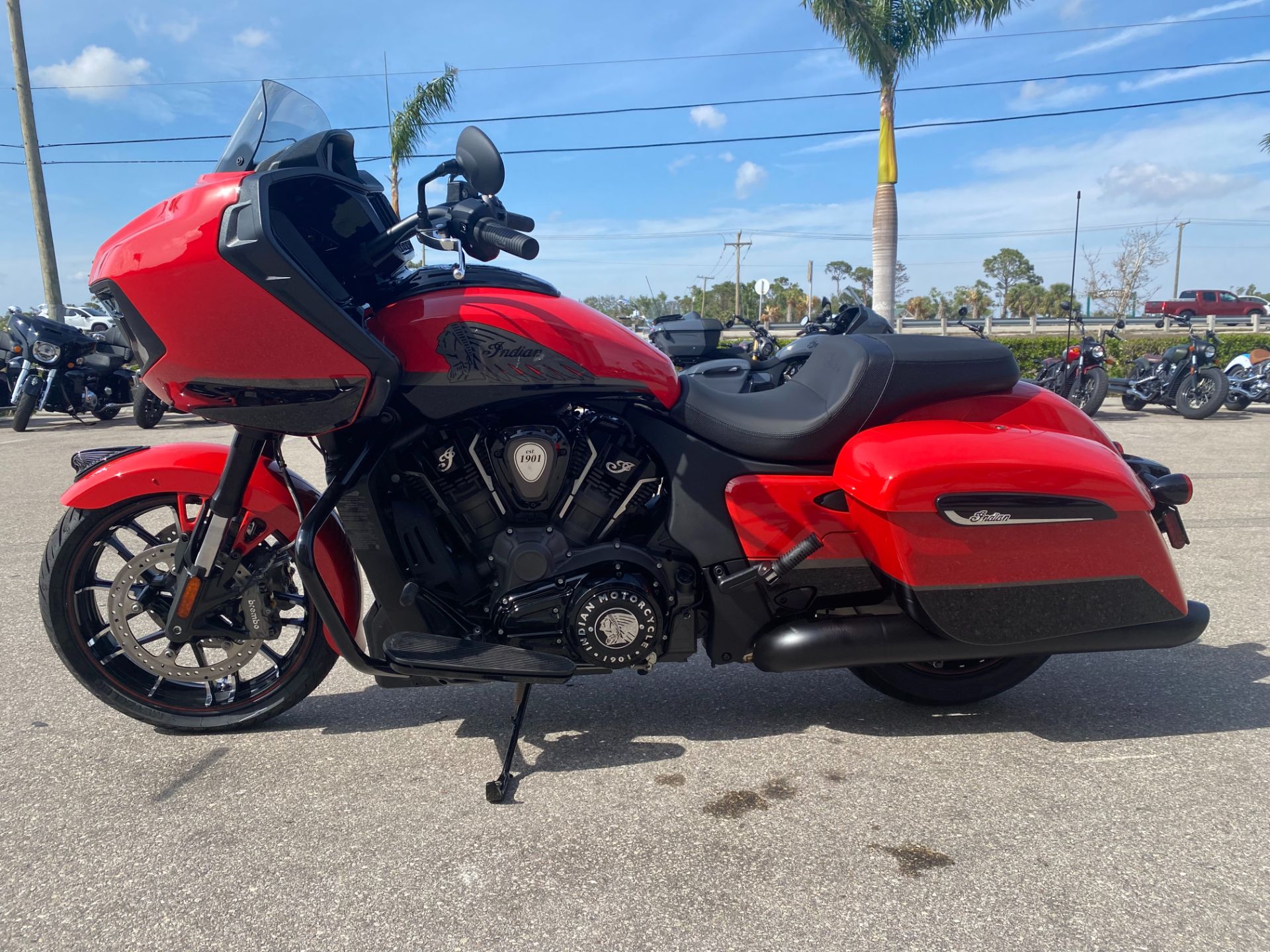 2023 Indian Motorcycle Challenger® Dark Horse® in Fort Myers, Florida - Photo 6