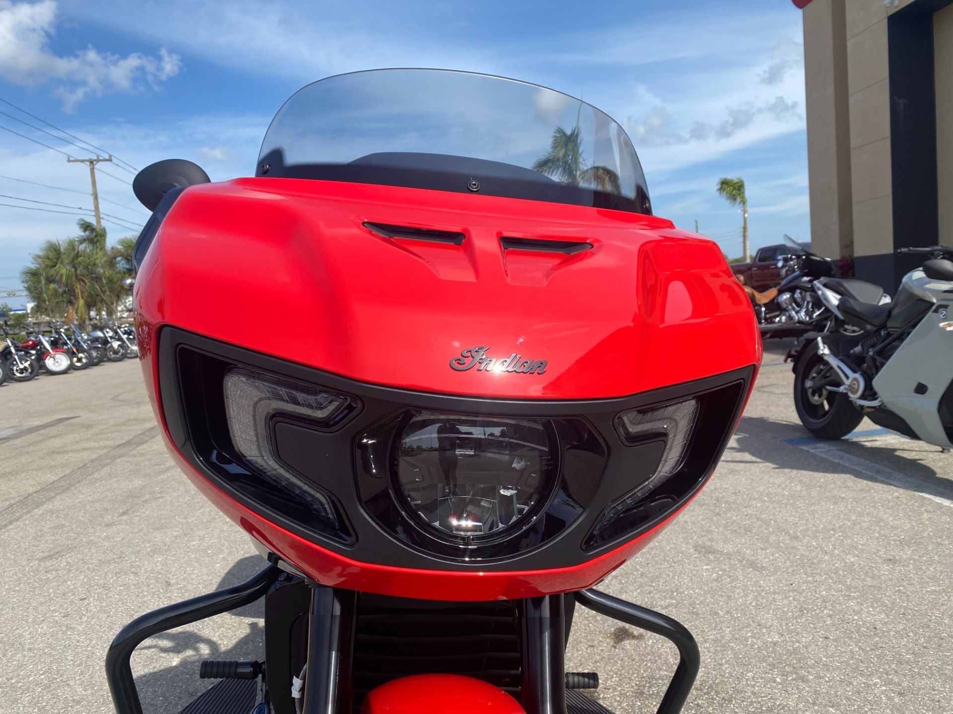 2023 Indian Motorcycle Challenger® Dark Horse® in Fort Myers, Florida - Photo 9