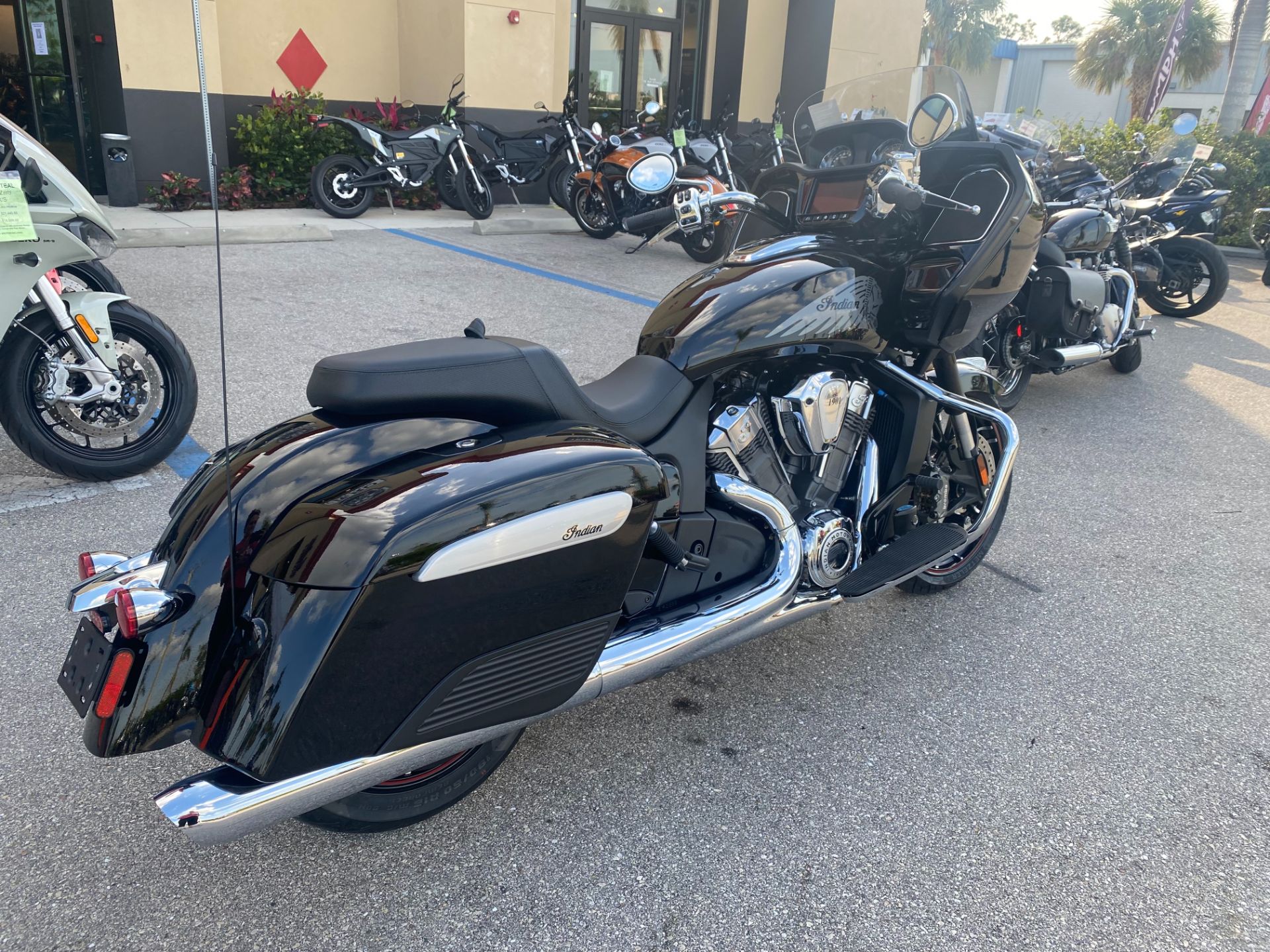 2022 Indian Motorcycle Challenger® Limited in Fort Myers, Florida - Photo 3