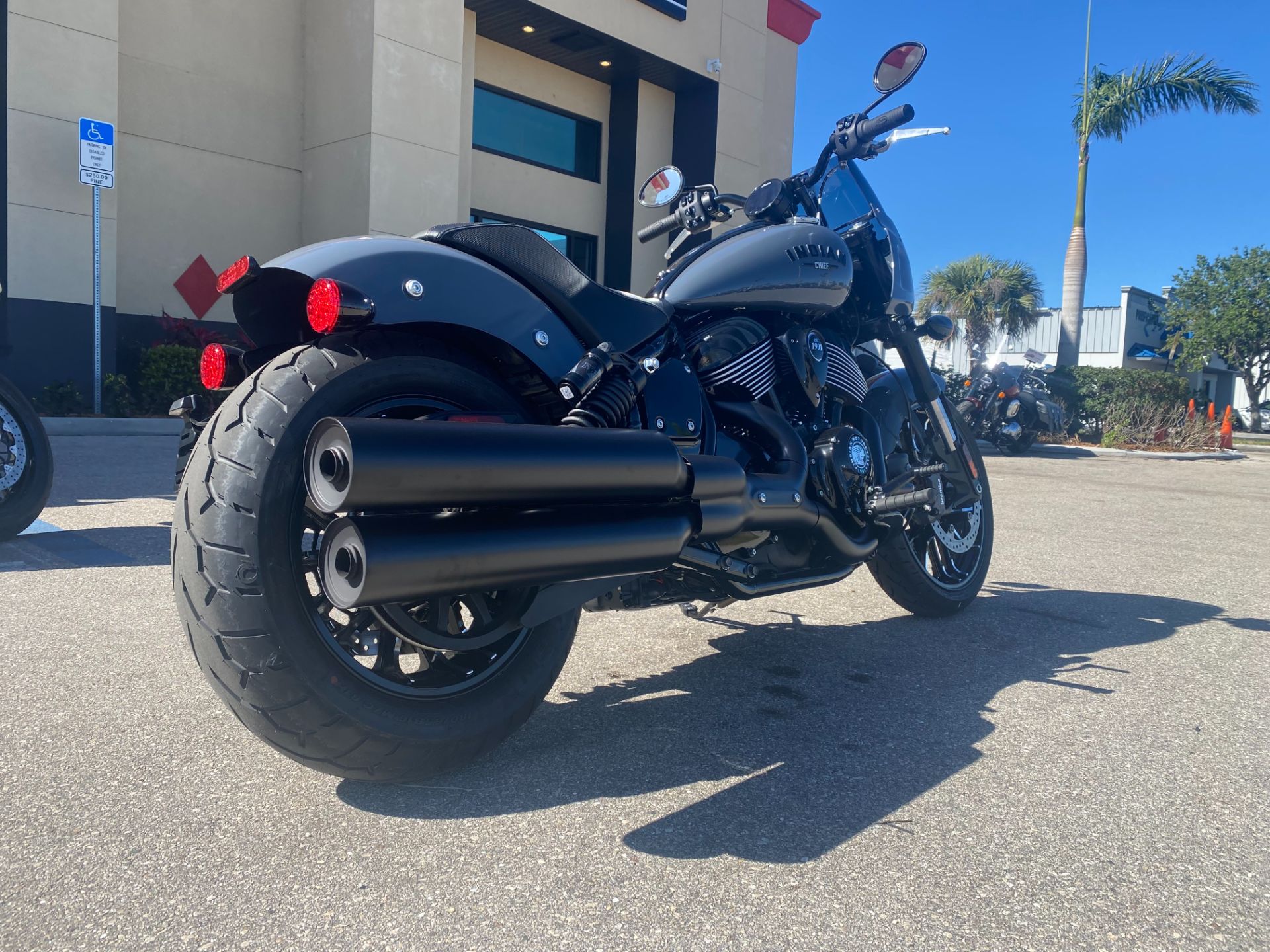 2023 Indian Motorcycle Sport Chief Dark Horse® in Fort Myers, Florida - Photo 3