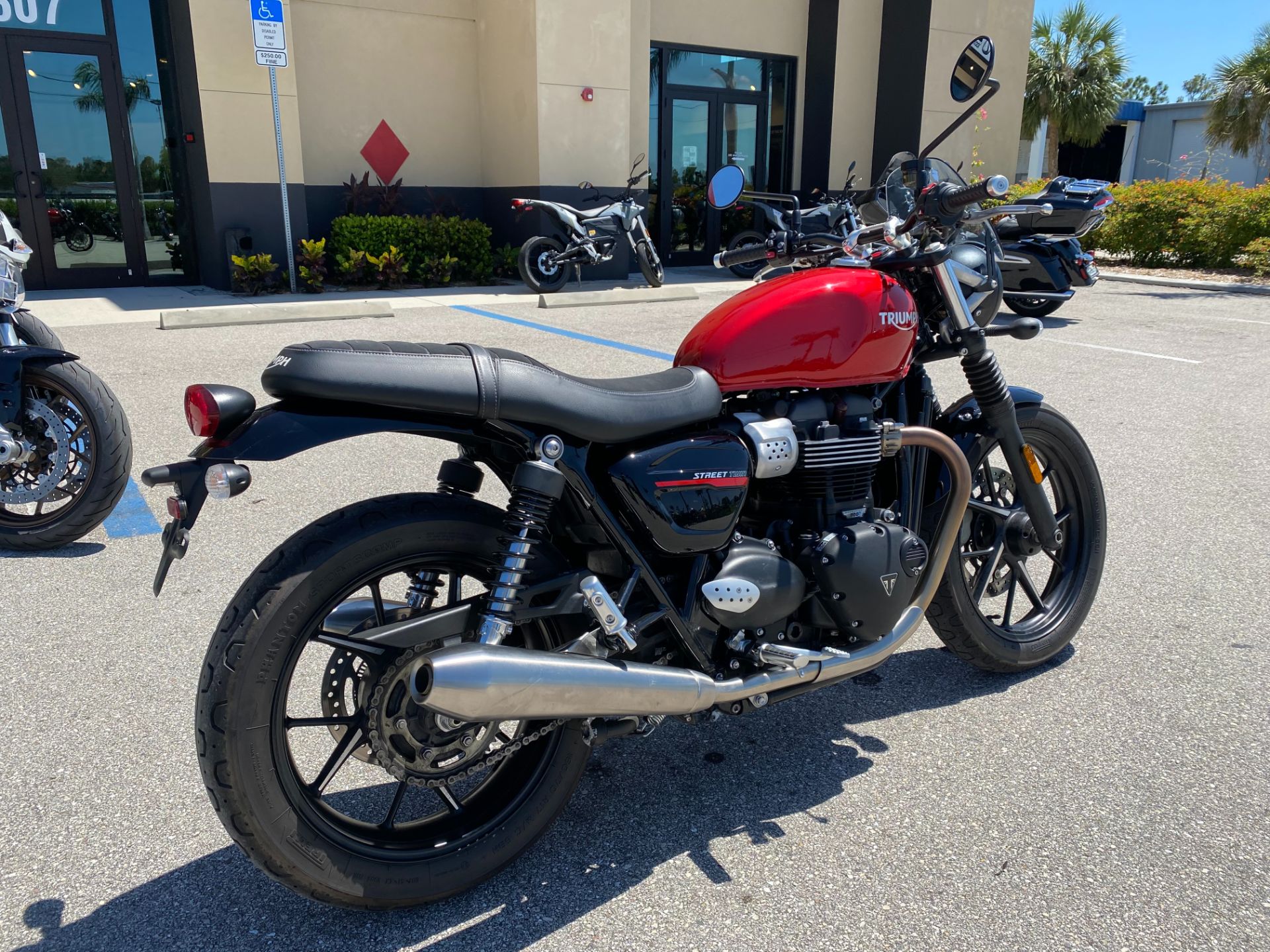 2019 Triumph Street Twin in Fort Myers, Florida - Photo 3