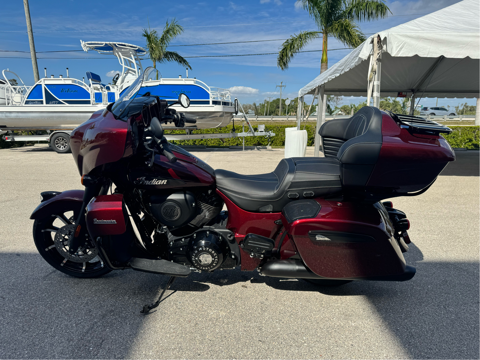 2024 Indian Motorcycle Roadmaster® Dark Horse® with PowerBand Audio Package in Fort Myers, Florida - Photo 6