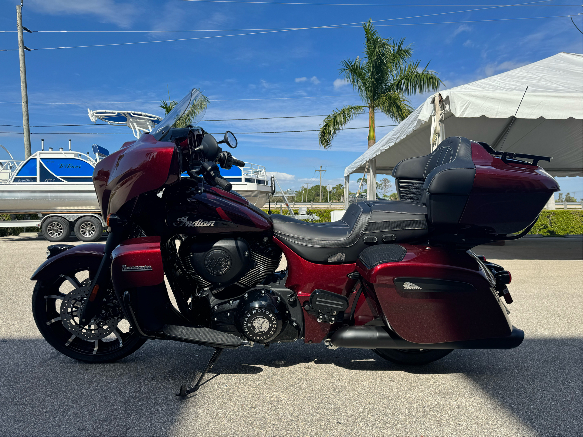 2024 Indian Motorcycle Roadmaster® Dark Horse® with PowerBand Audio Package in Fort Myers, Florida - Photo 7