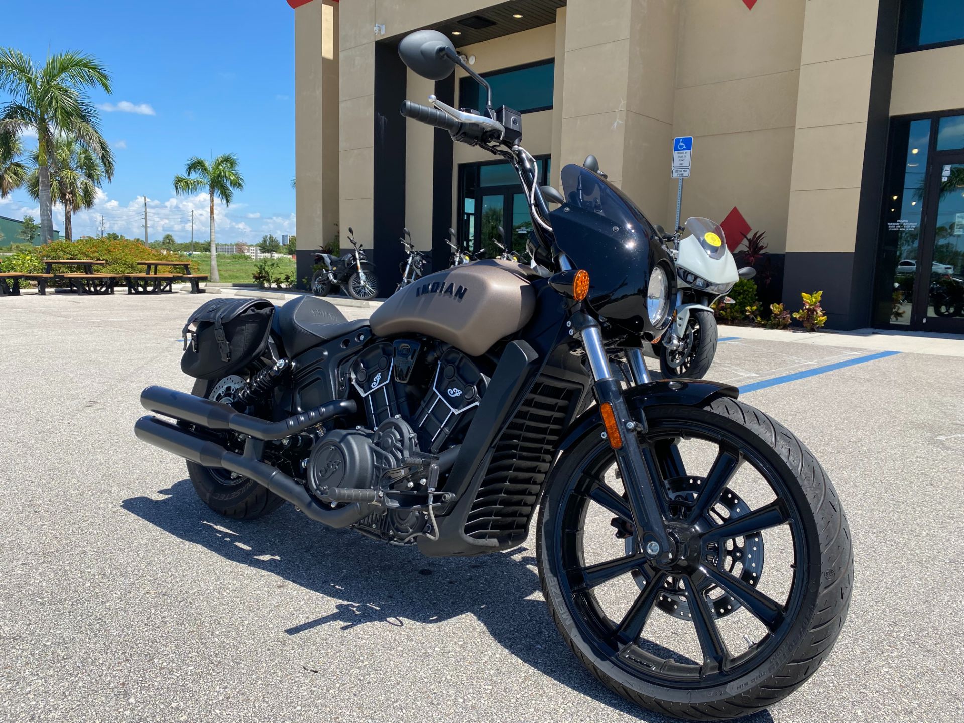 2022 Indian Motorcycle Scout® Rogue Sixty ABS in Fort Myers, Florida - Photo 9