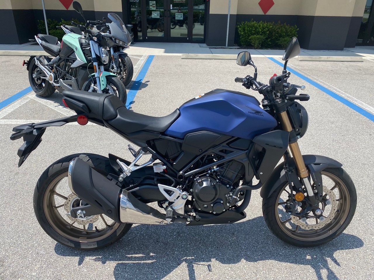 2020 Honda CB300R ABS in Fort Myers, Florida - Photo 2