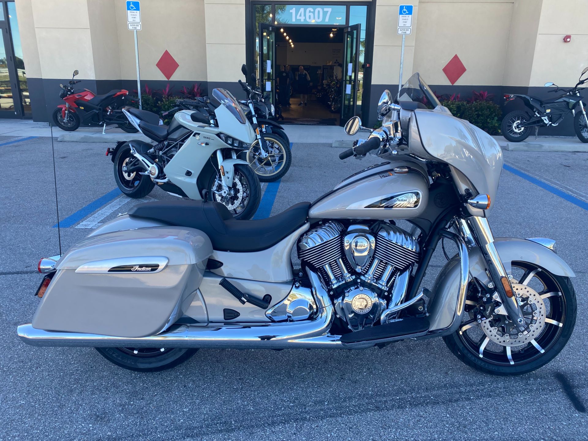 2022 Indian Motorcycle Chieftain® Limited in Fort Myers, Florida - Photo 2