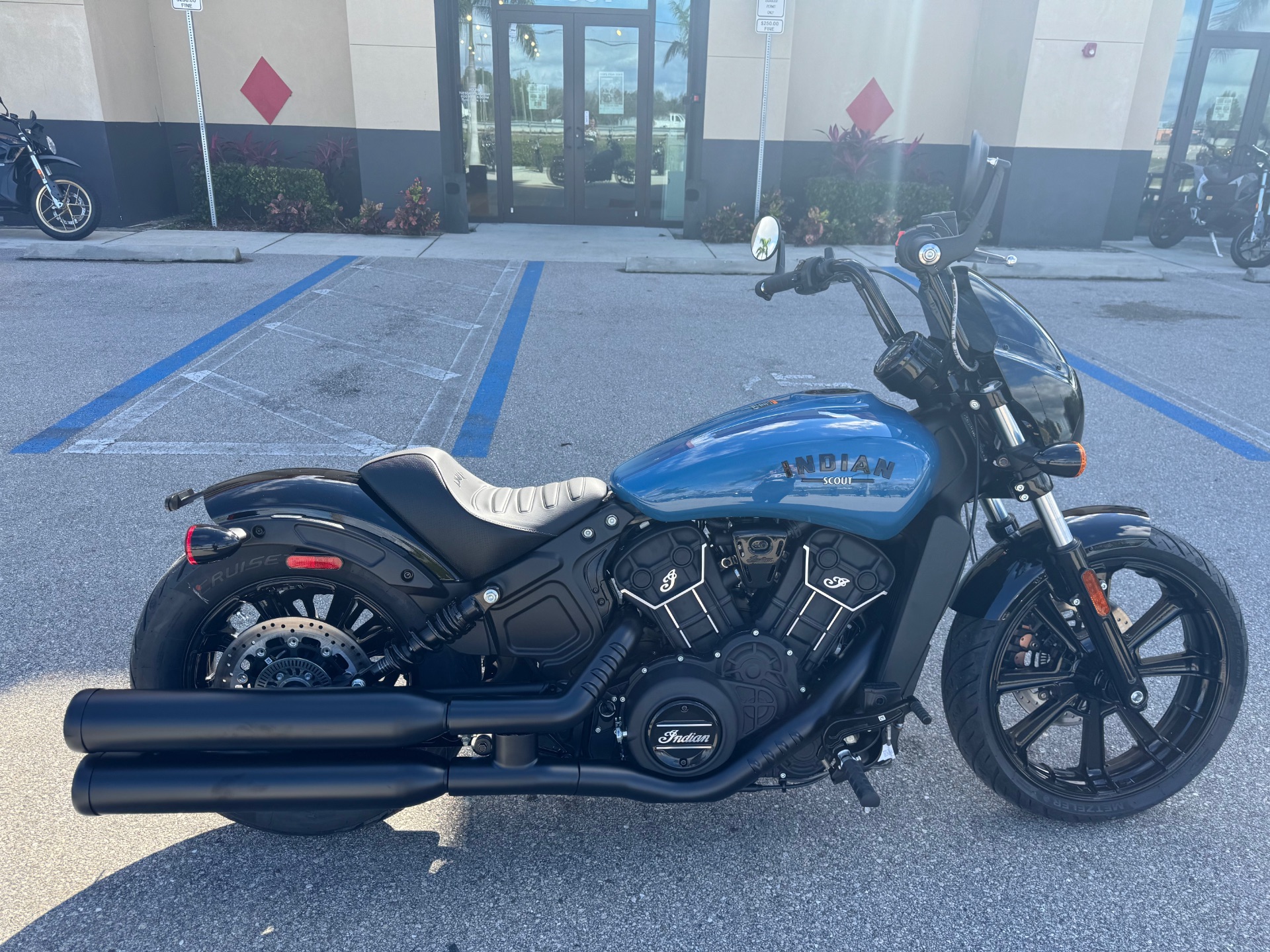 2024 Indian Motorcycle Scout® Rogue ABS in Fort Myers, Florida - Photo 2