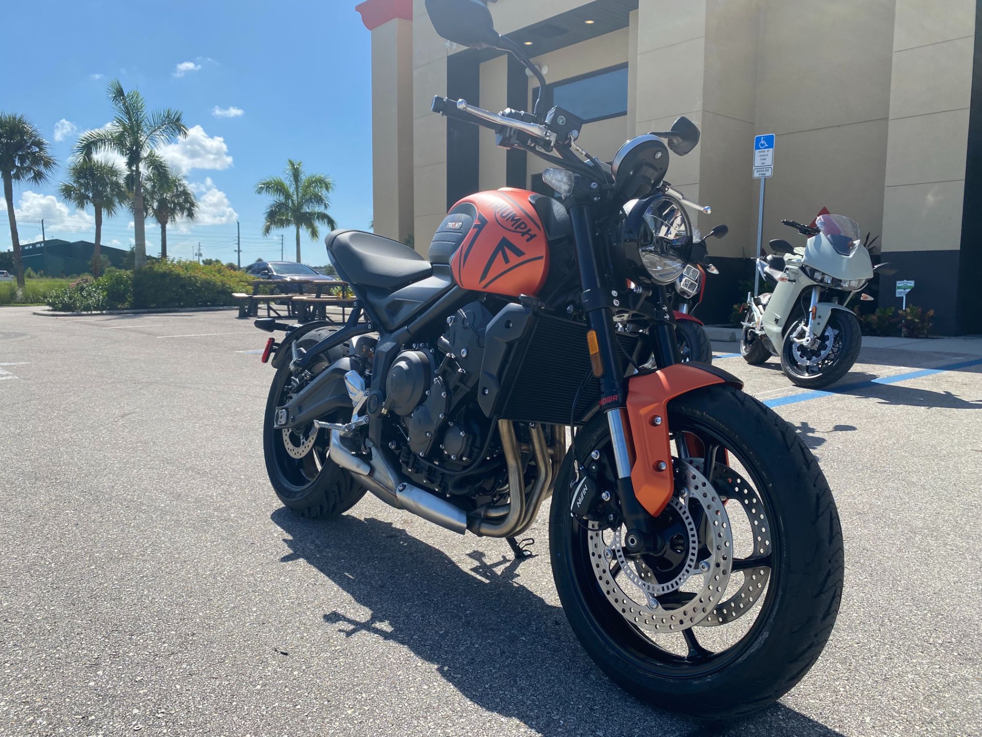 2023 Triumph Trident 660 in Fort Myers, Florida - Photo 9