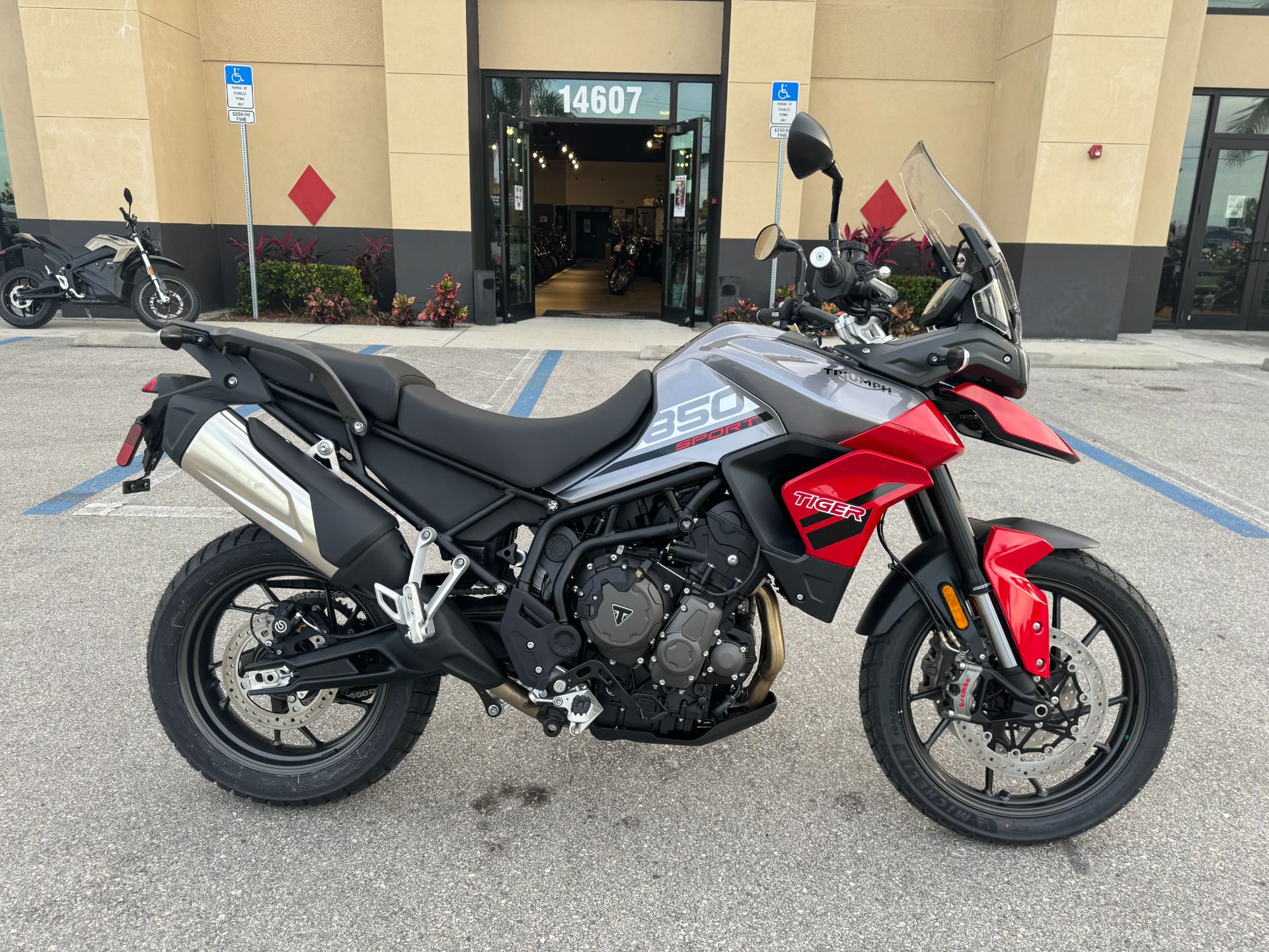 2024 Triumph Tiger 850 Sport in Fort Myers, Florida - Photo 2