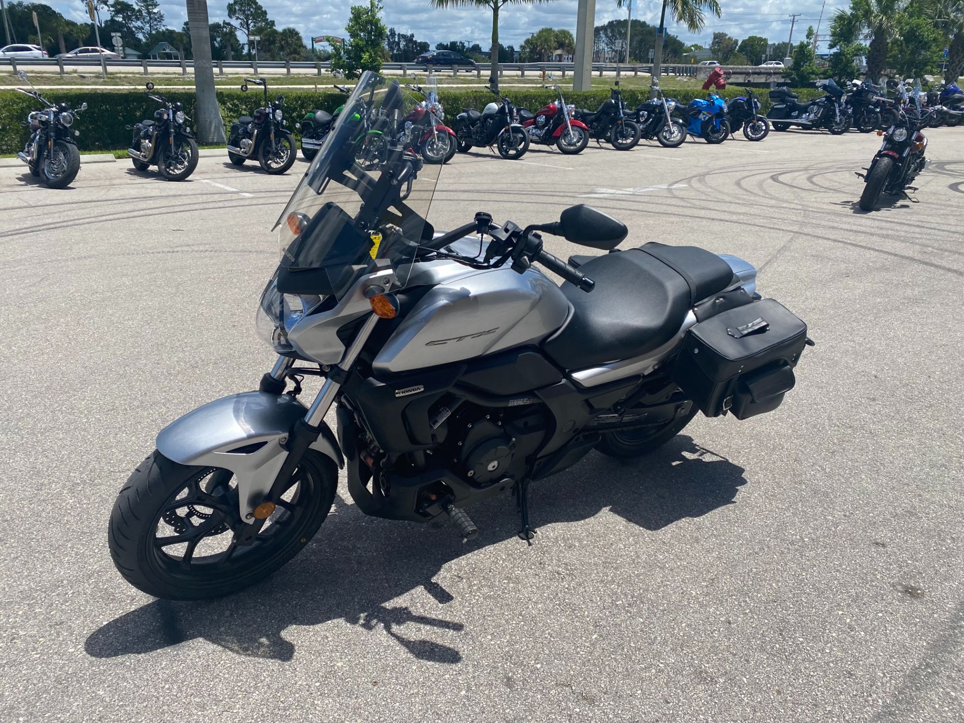 2015 Honda CTX®700N DCT ABS in Fort Myers, Florida - Photo 7