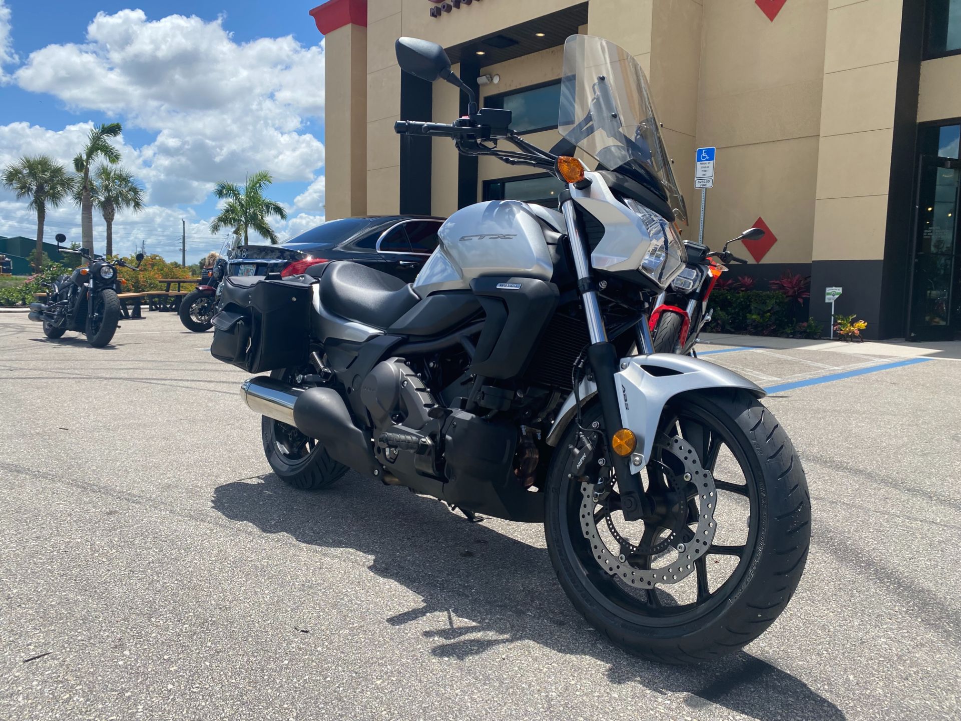 2015 Honda CTX®700N DCT ABS in Fort Myers, Florida - Photo 9