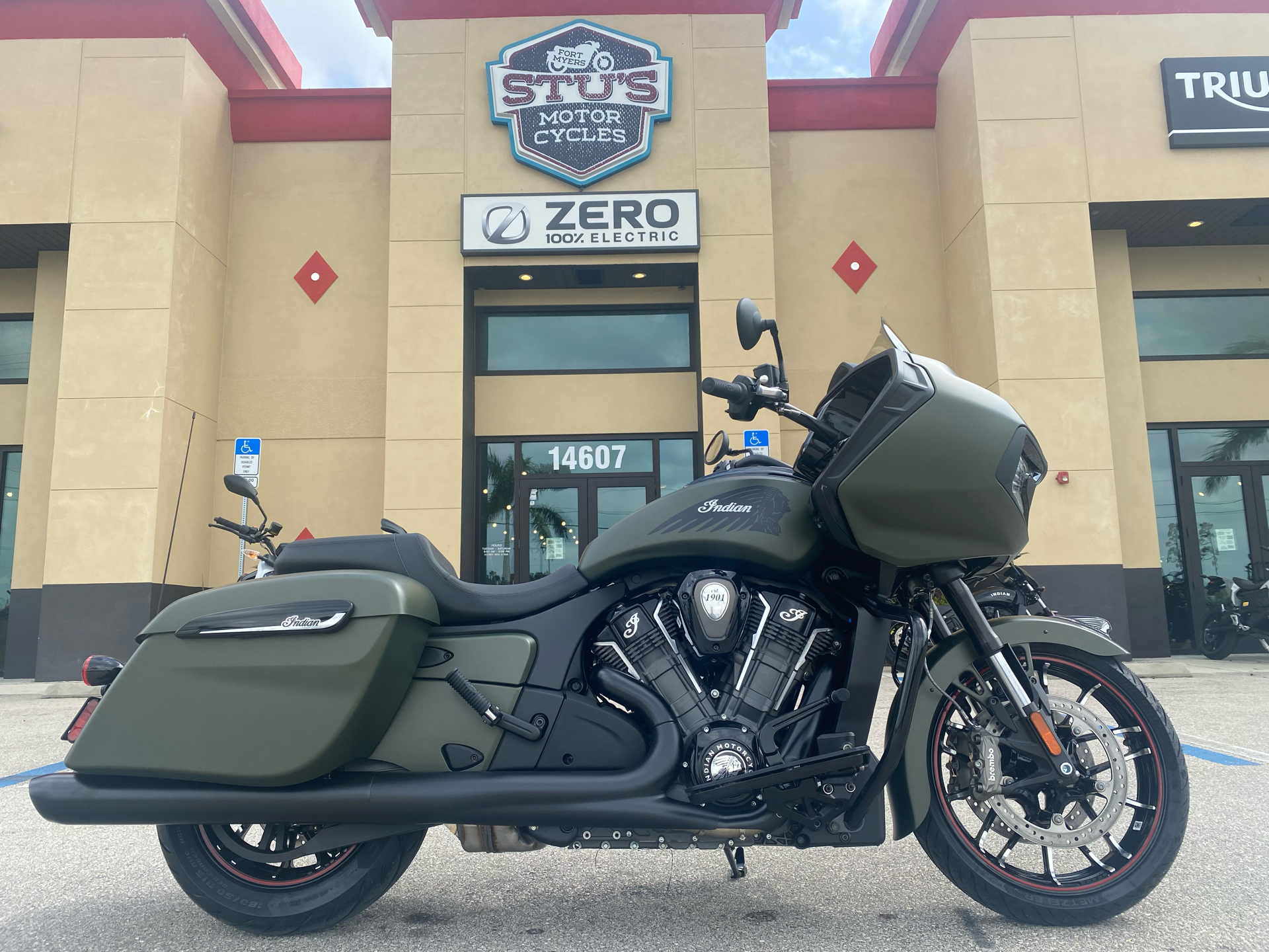 2023 Indian Motorcycle Challenger® Dark Horse® Icon in Fort Myers, Florida - Photo 1