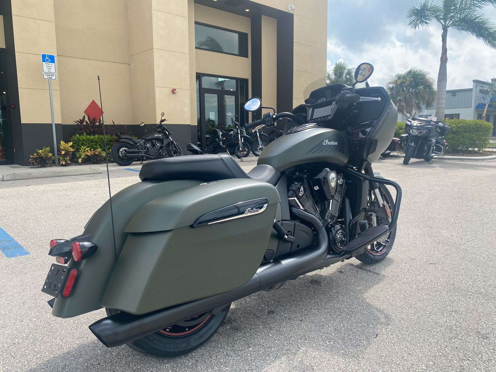 2023 Indian Motorcycle Challenger® Dark Horse® Icon in Fort Myers, Florida - Photo 3