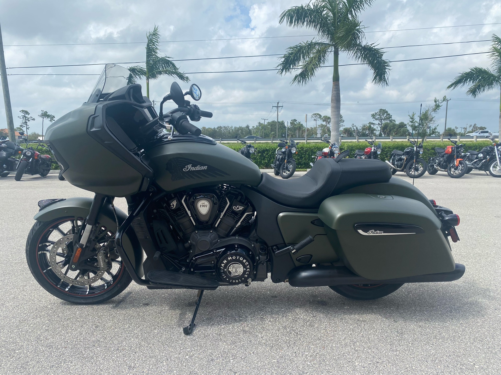 2023 Indian Motorcycle Challenger® Dark Horse® Icon in Fort Myers, Florida - Photo 6
