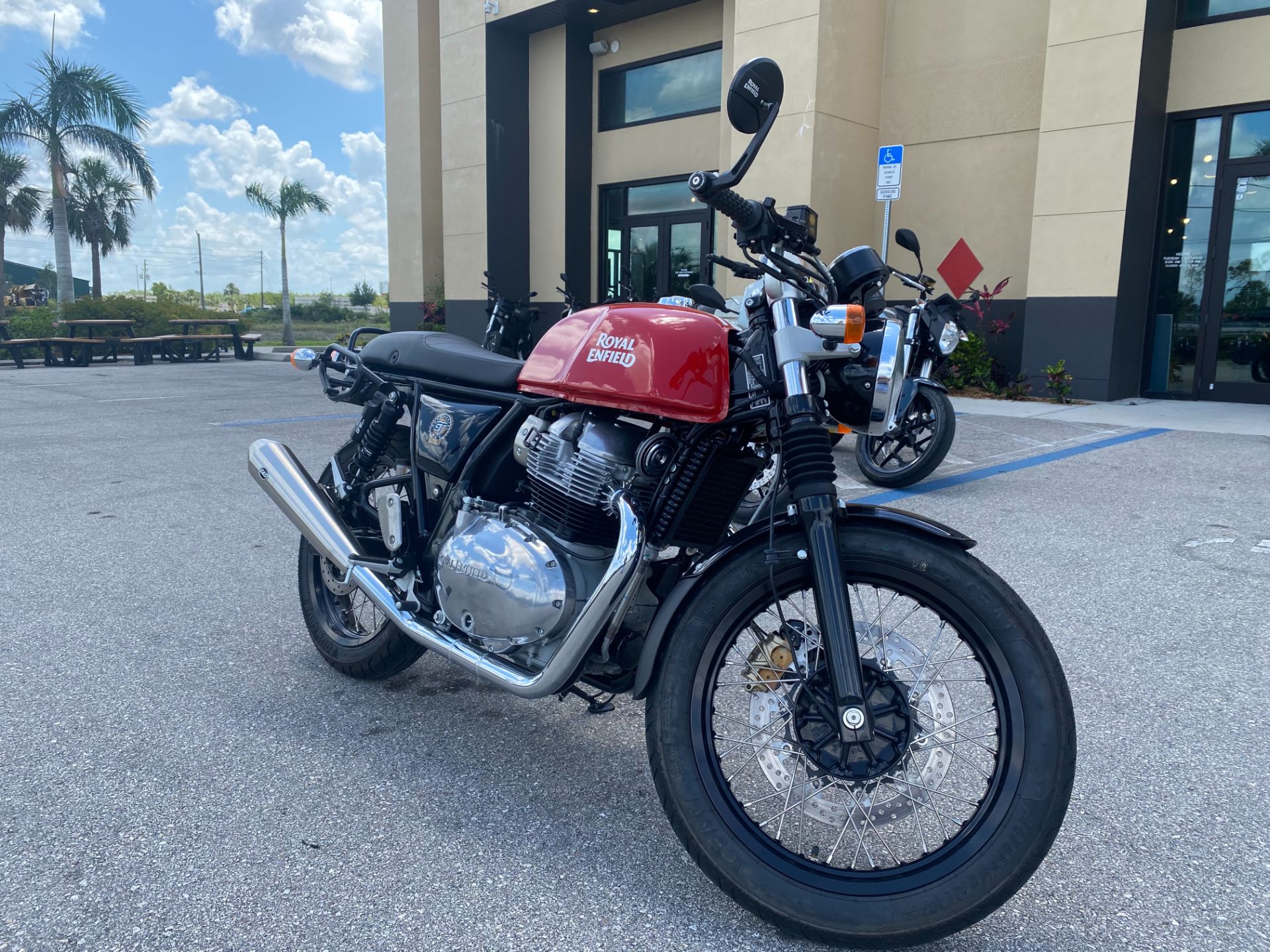 2022 Royal Enfield INT650 in Fort Myers, Florida - Photo 9