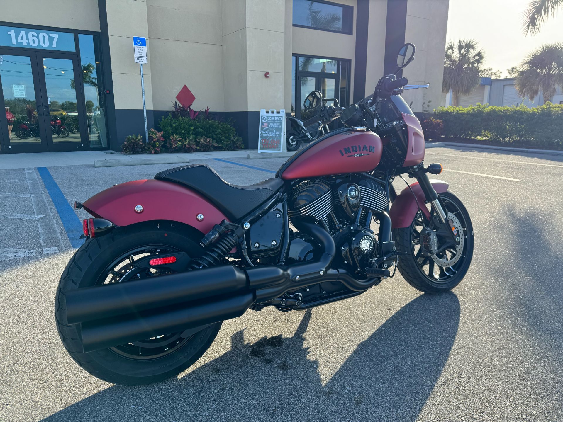 2023 Indian Motorcycle Sport Chief Dark Horse® in Fort Myers, Florida - Photo 3