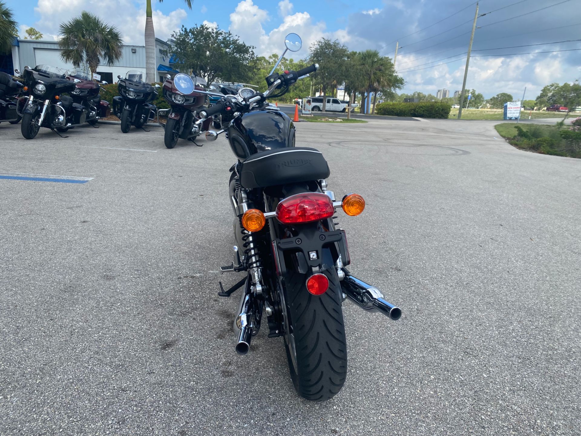 2023 Triumph Bonneville T120 Black in Fort Myers, Florida - Photo 4