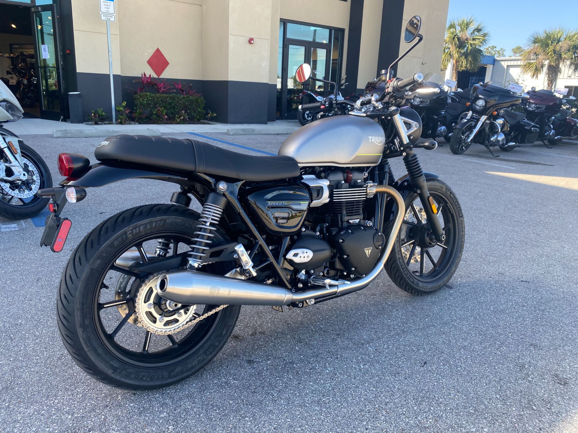 2023 Triumph Speed Twin 900 in Fort Myers, Florida - Photo 4