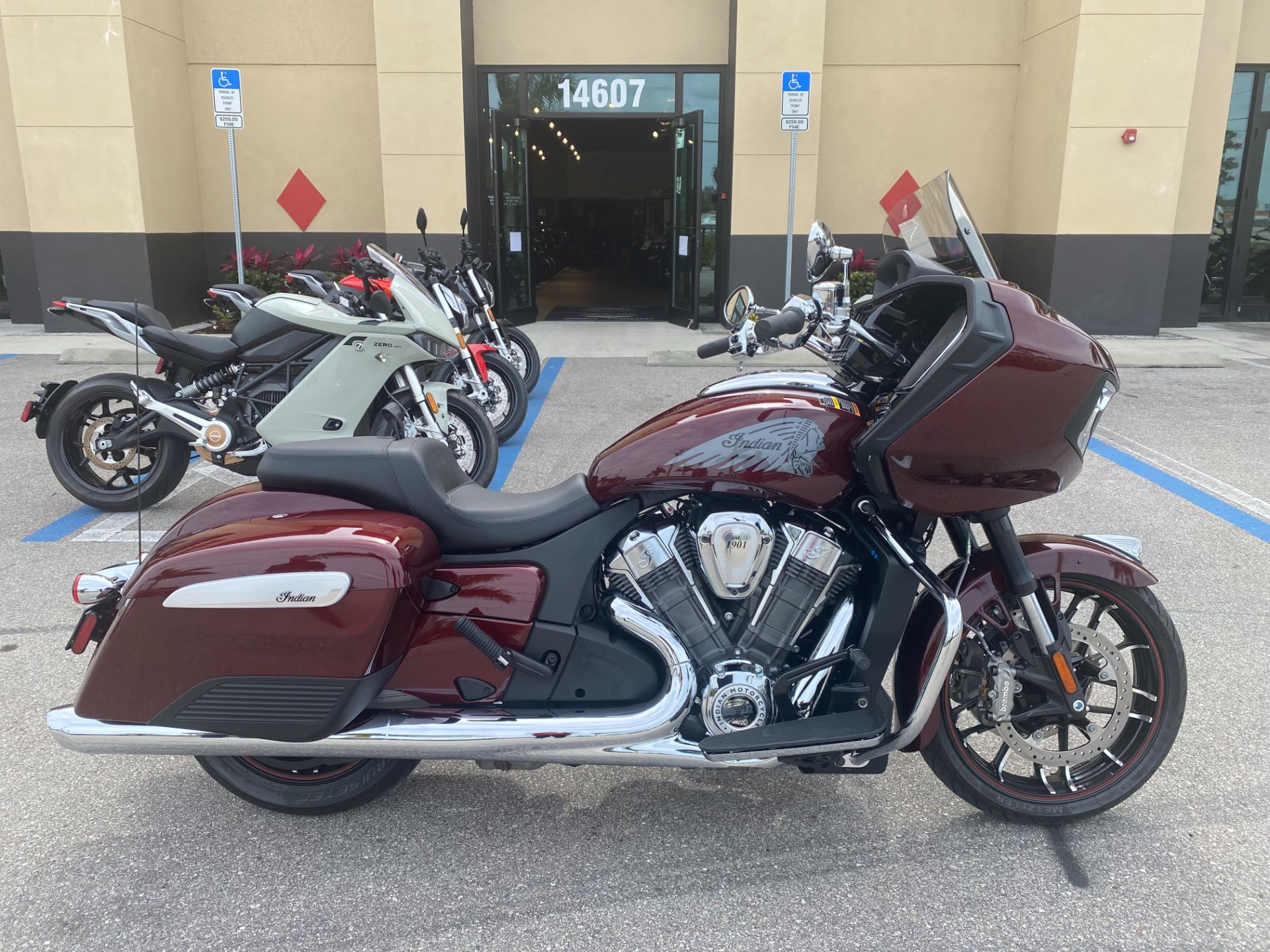 2022 Indian Motorcycle Challenger® Limited in Fort Myers, Florida - Photo 2