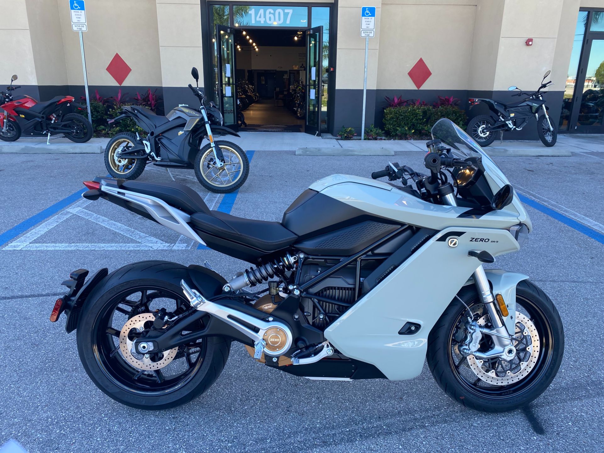 2022 Zero Motorcycles SR/S NA ZF15.6 Premium in Fort Myers, Florida - Photo 2