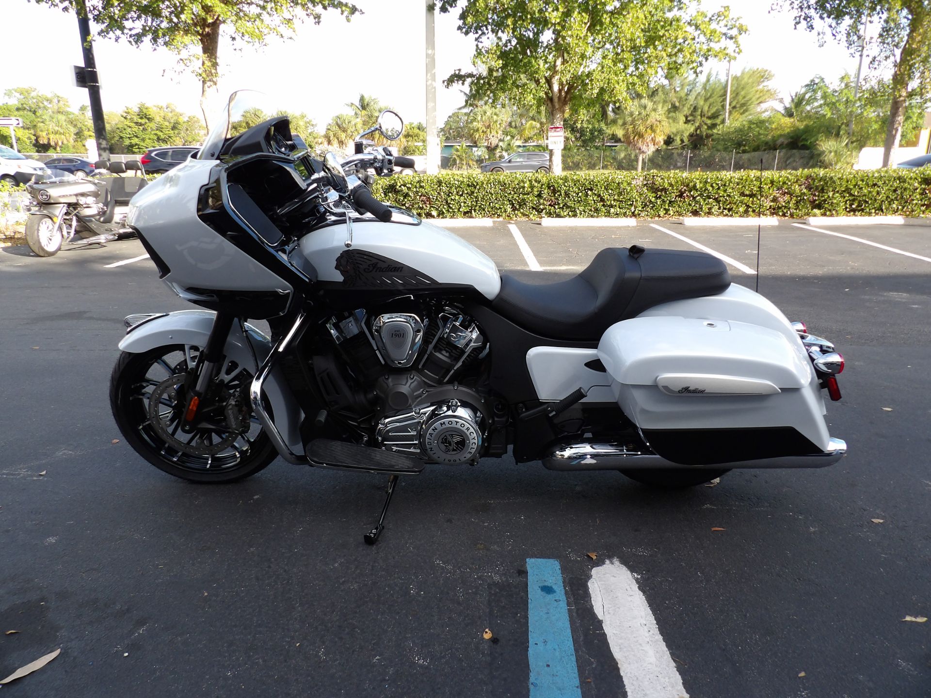 2024 Indian Motorcycle Challenger® Limited in Fort Lauderdale, Florida - Photo 6