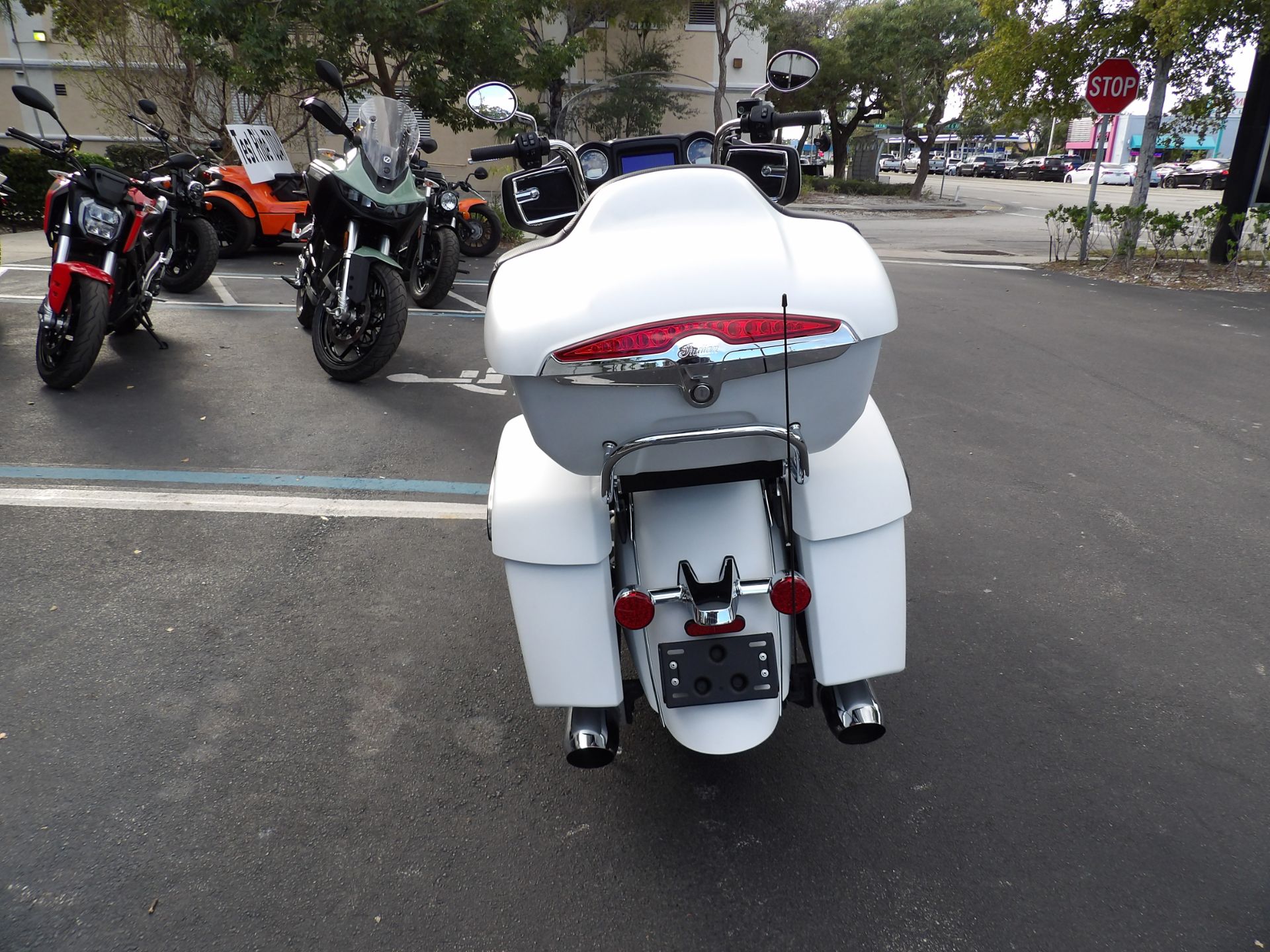 2020 Indian Motorcycle Roadmaster® Dark Horse® in Fort Lauderdale, Florida - Photo 4