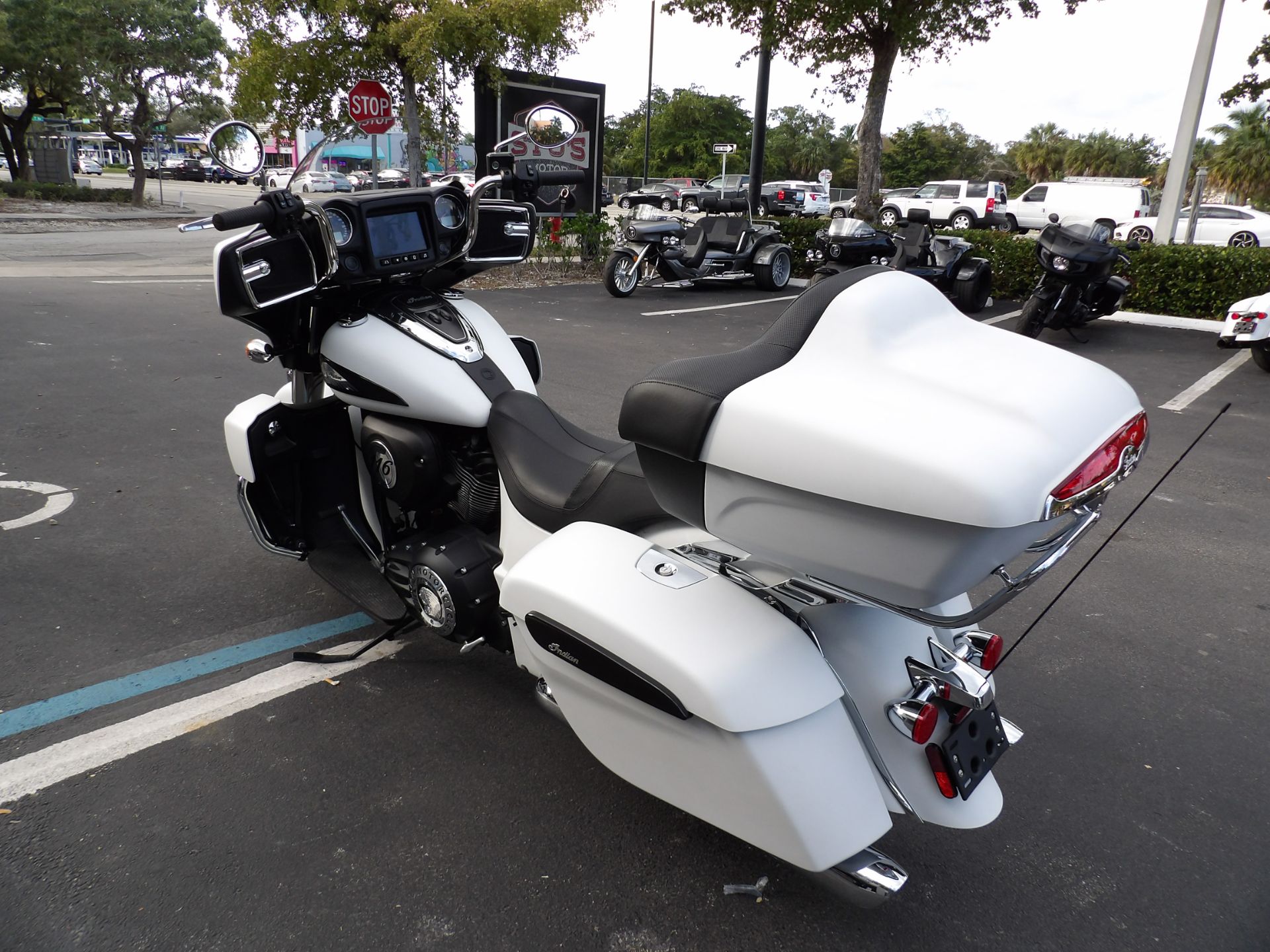 2020 Indian Motorcycle Roadmaster® Dark Horse® in Fort Lauderdale, Florida - Photo 5