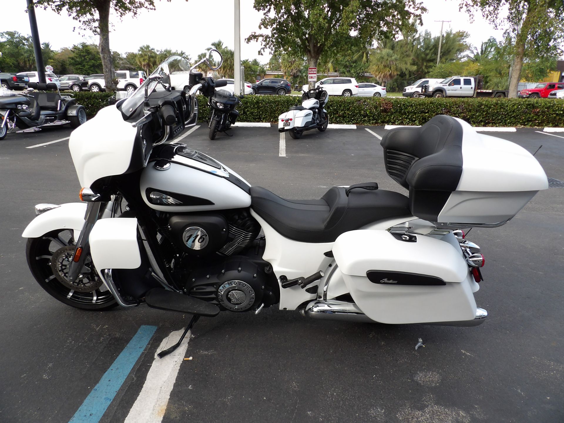 2020 Indian Motorcycle Roadmaster® Dark Horse® in Fort Lauderdale, Florida - Photo 6